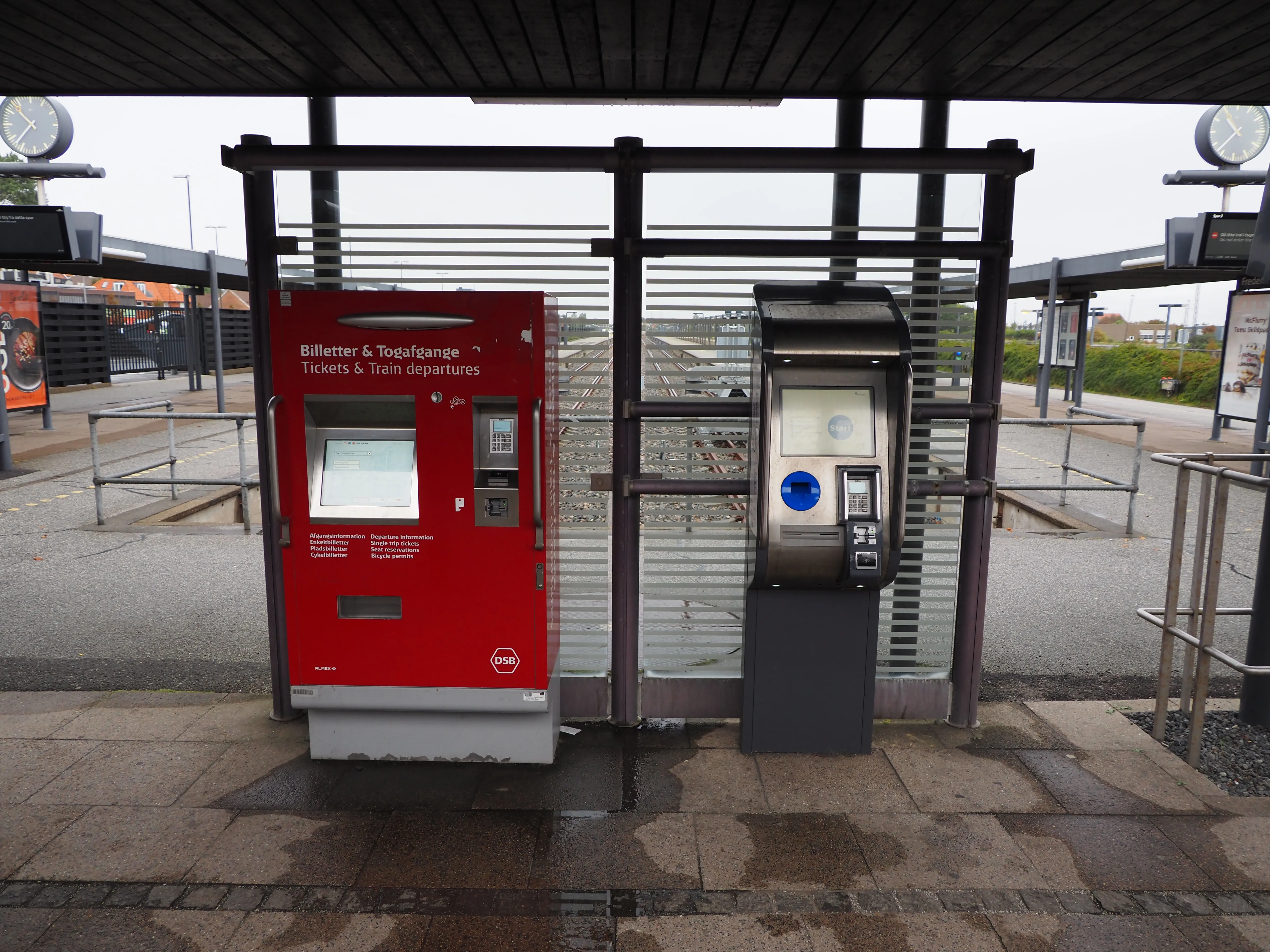 Billede af Frederikshavn Station, ventesal med automater
