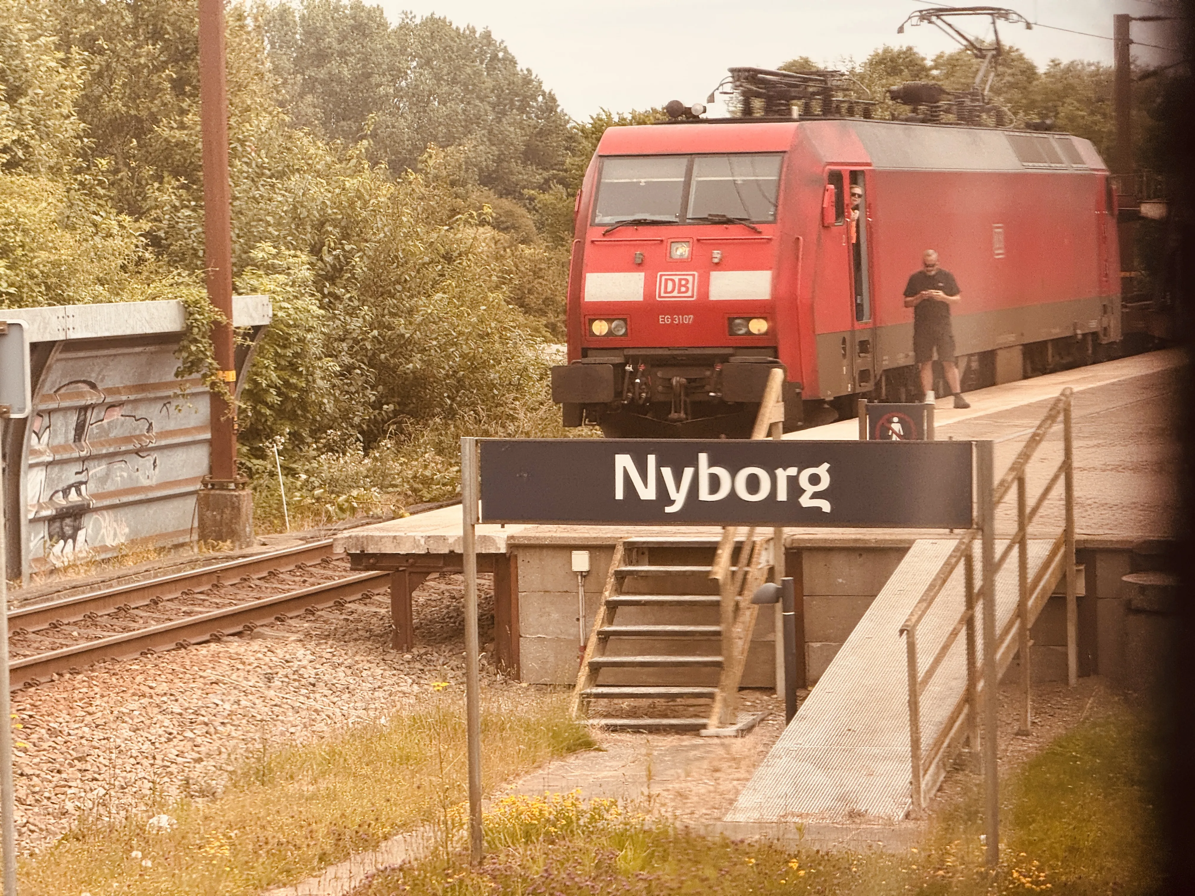 Billede af DBCSC EG 3107, tidligere DSB EG 3107 fotograferet ud for Nyborg Station.