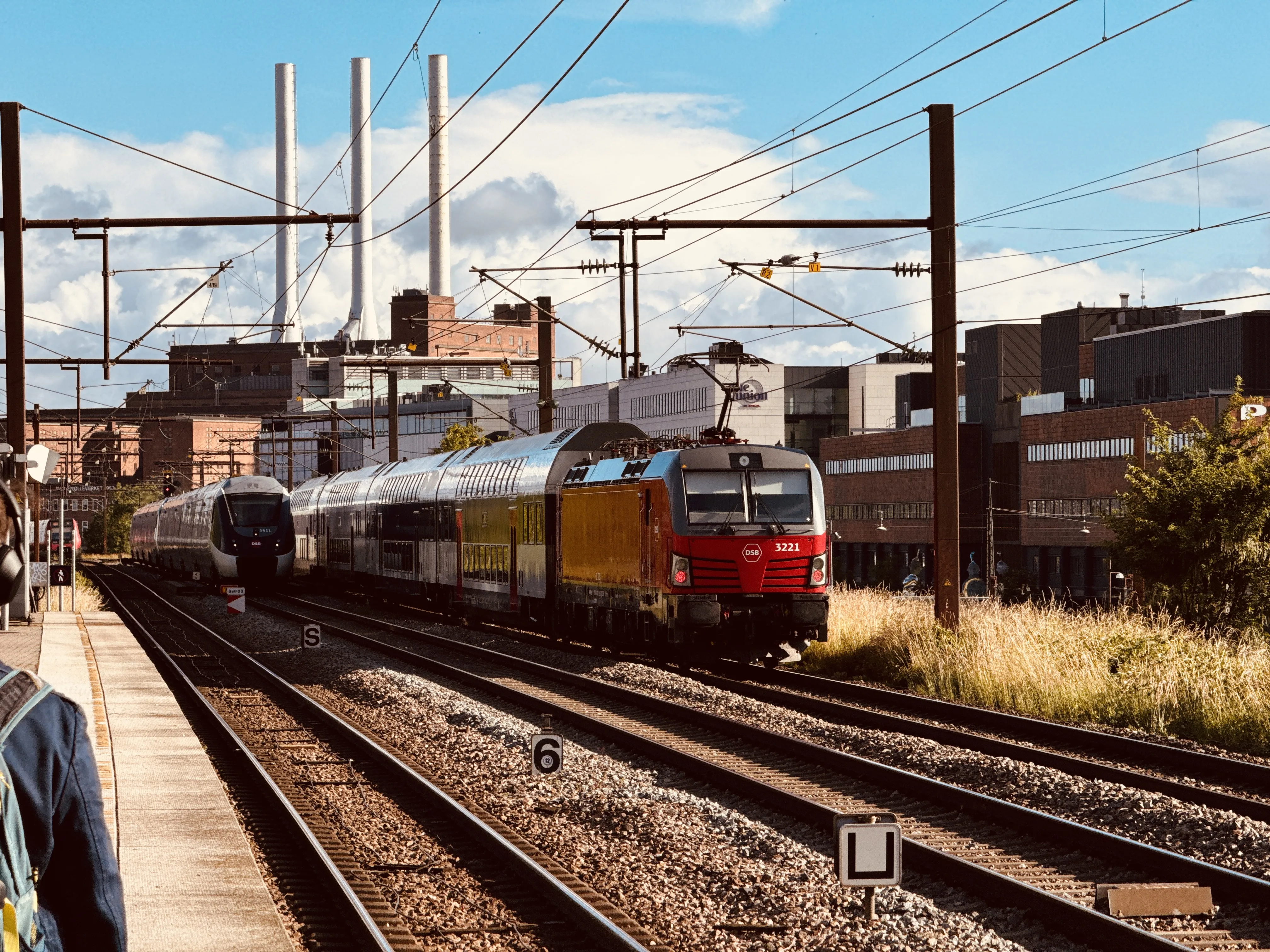 Billede af DSB EB 3221 fotograferet ud for Nordhavn S-togstrinbræt.