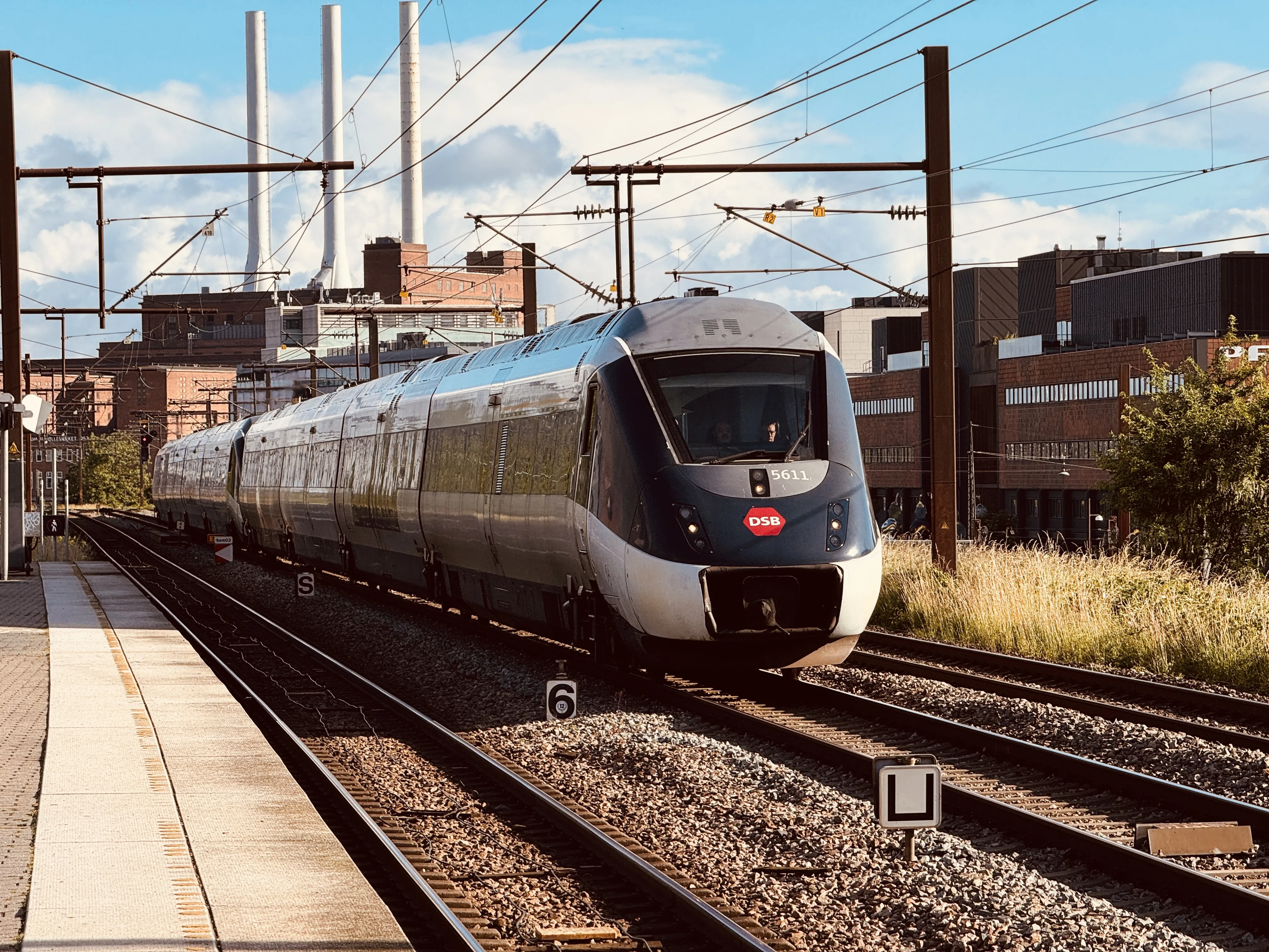 Billede af DSB MG 5611 fotograferet ud for Nordhavn S-togstrinbræt.