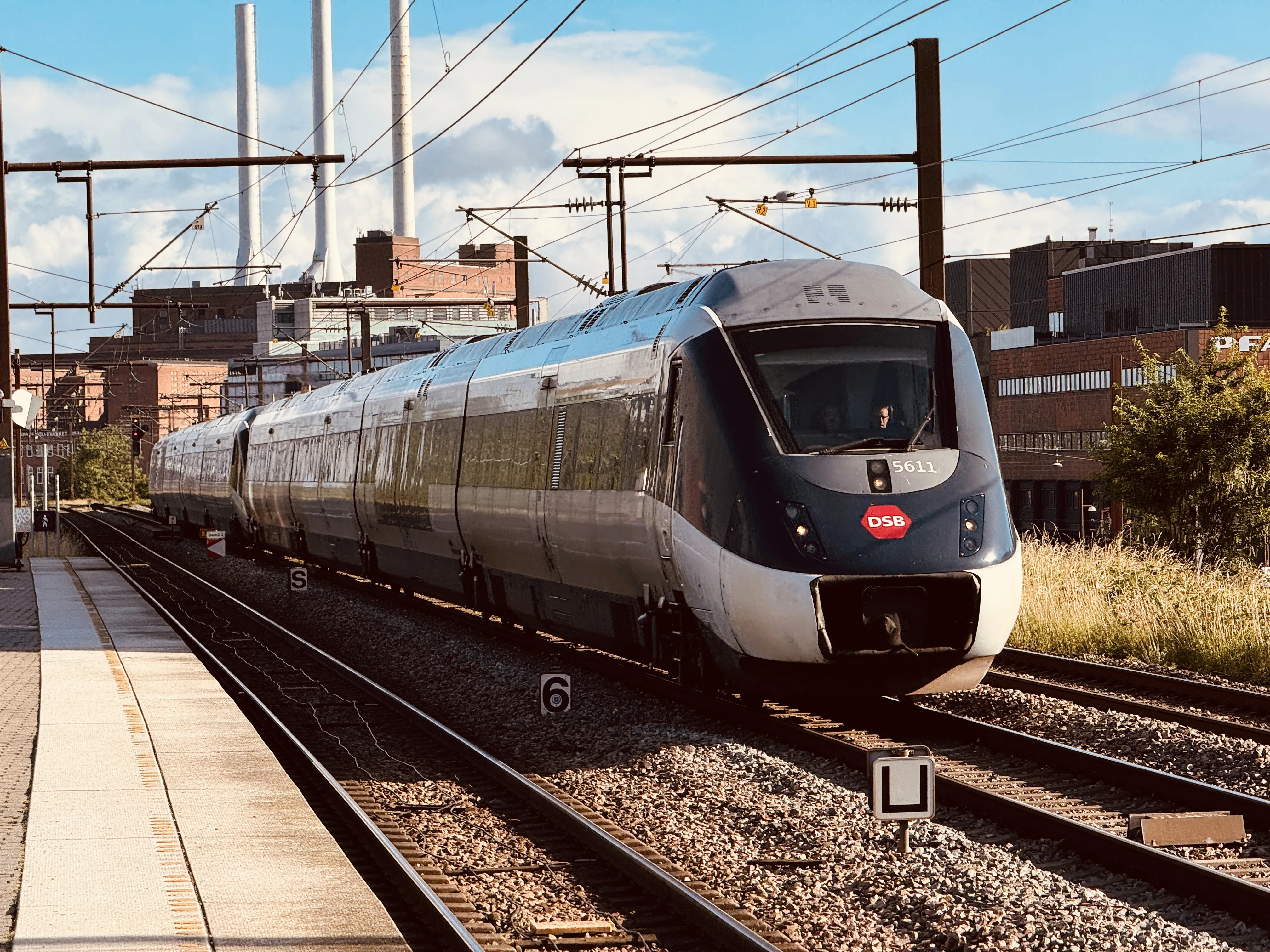 Billede af DSB MG 5611 fotograferet ud for Nordhavn S-togstrinbræt.