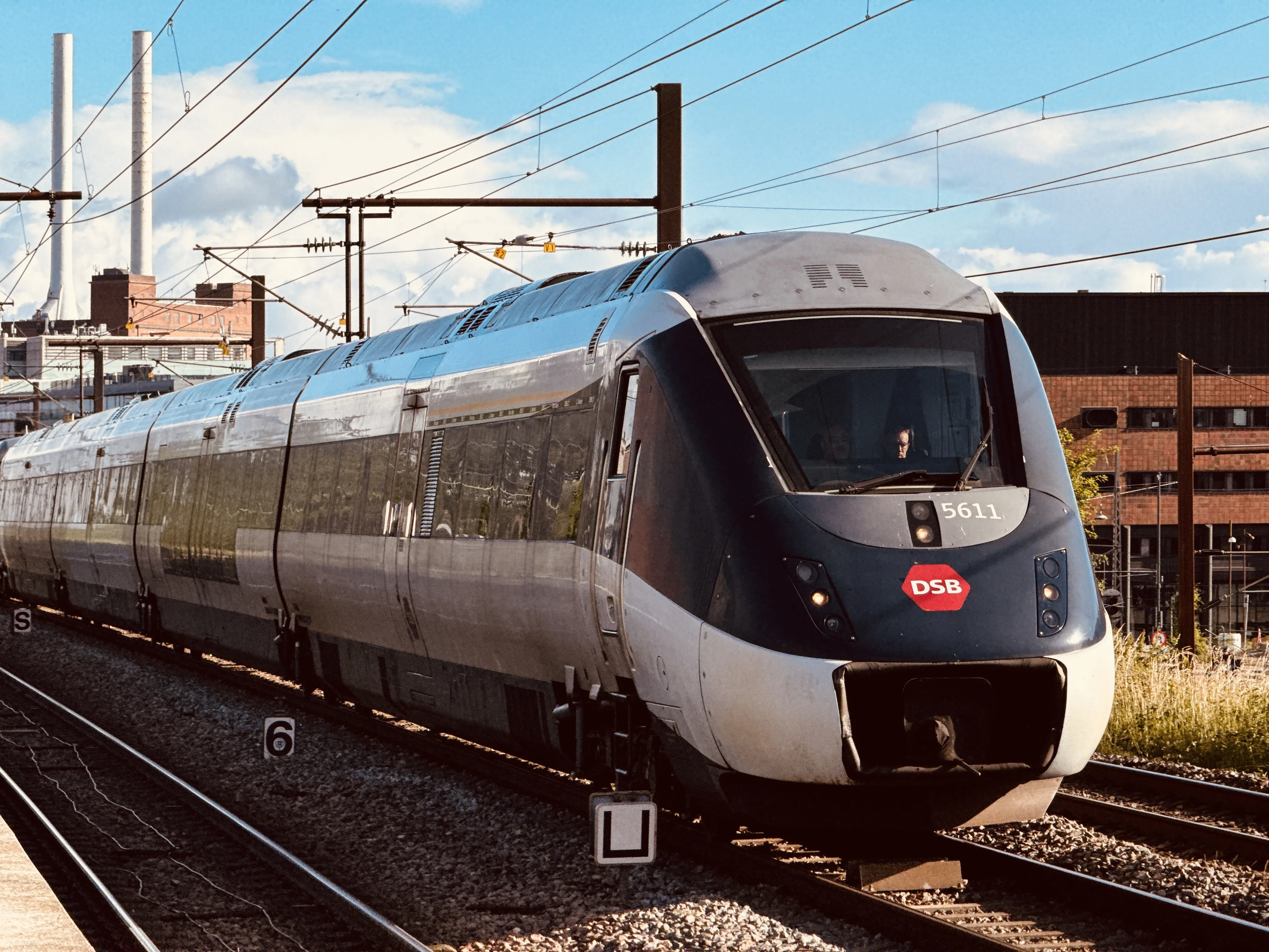 Billede af DSB MG 5611 fotograferet ud for Nordhavn S-togstrinbræt.