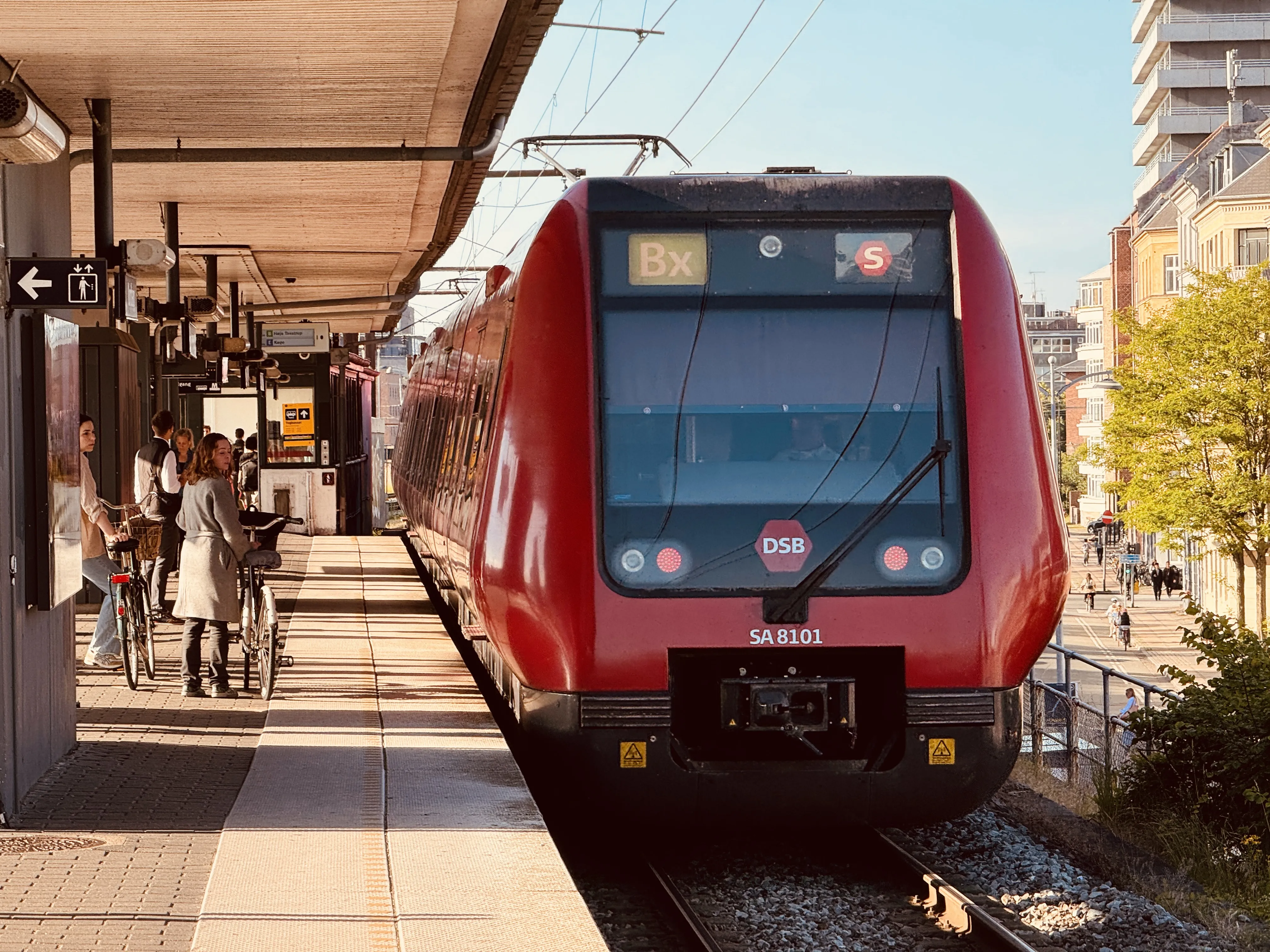 Billede af DSB SA 8101 fotograferet ud for Nordhavn S-togstrinbræt.