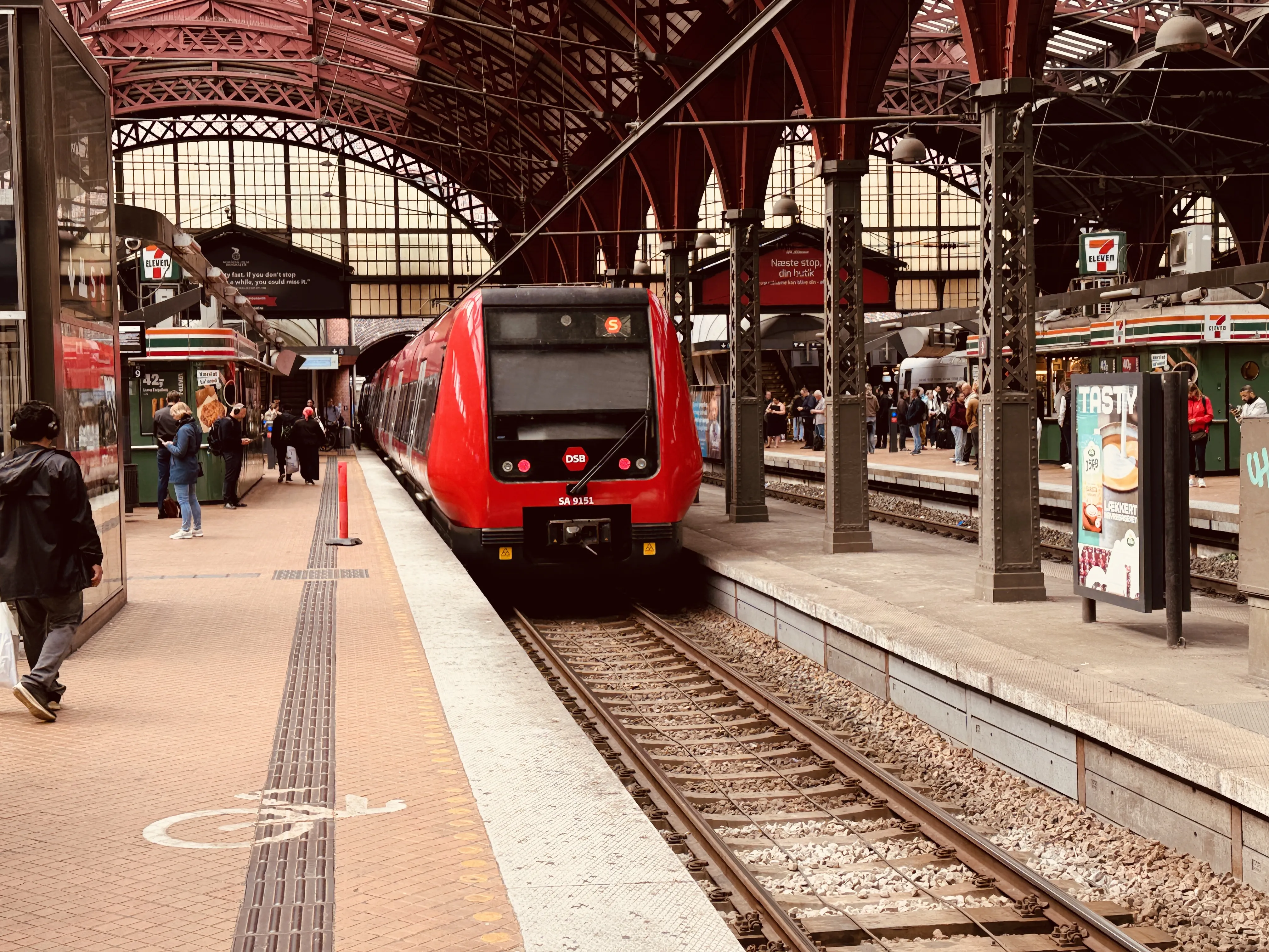 Billede af DSB SA 8151 fotograferet ud for Nordhavn S-togstrinbræt.