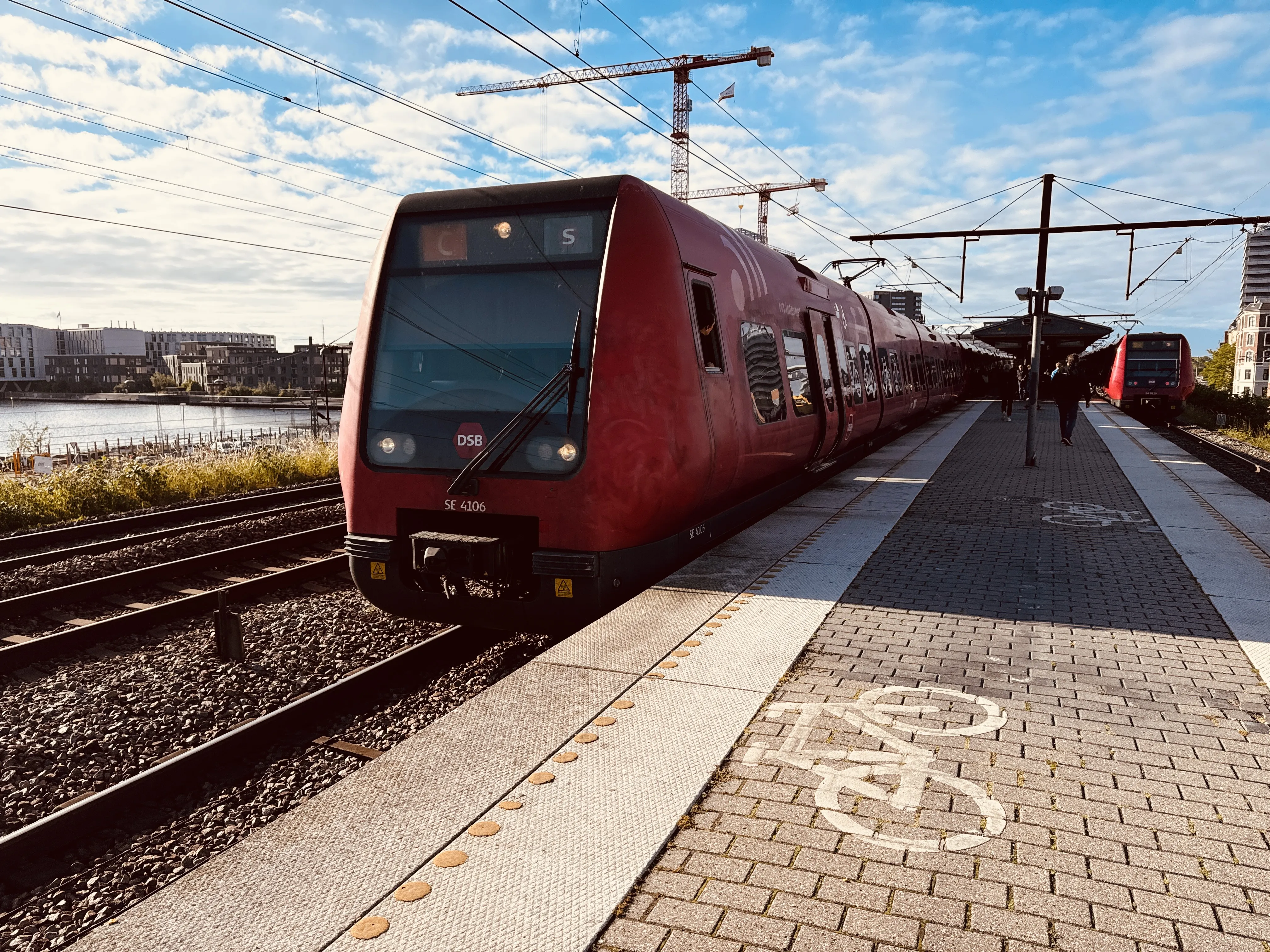 Billede af DSB SE 4106 fotograferet ud for Nordhavn S-togstrinbræt.