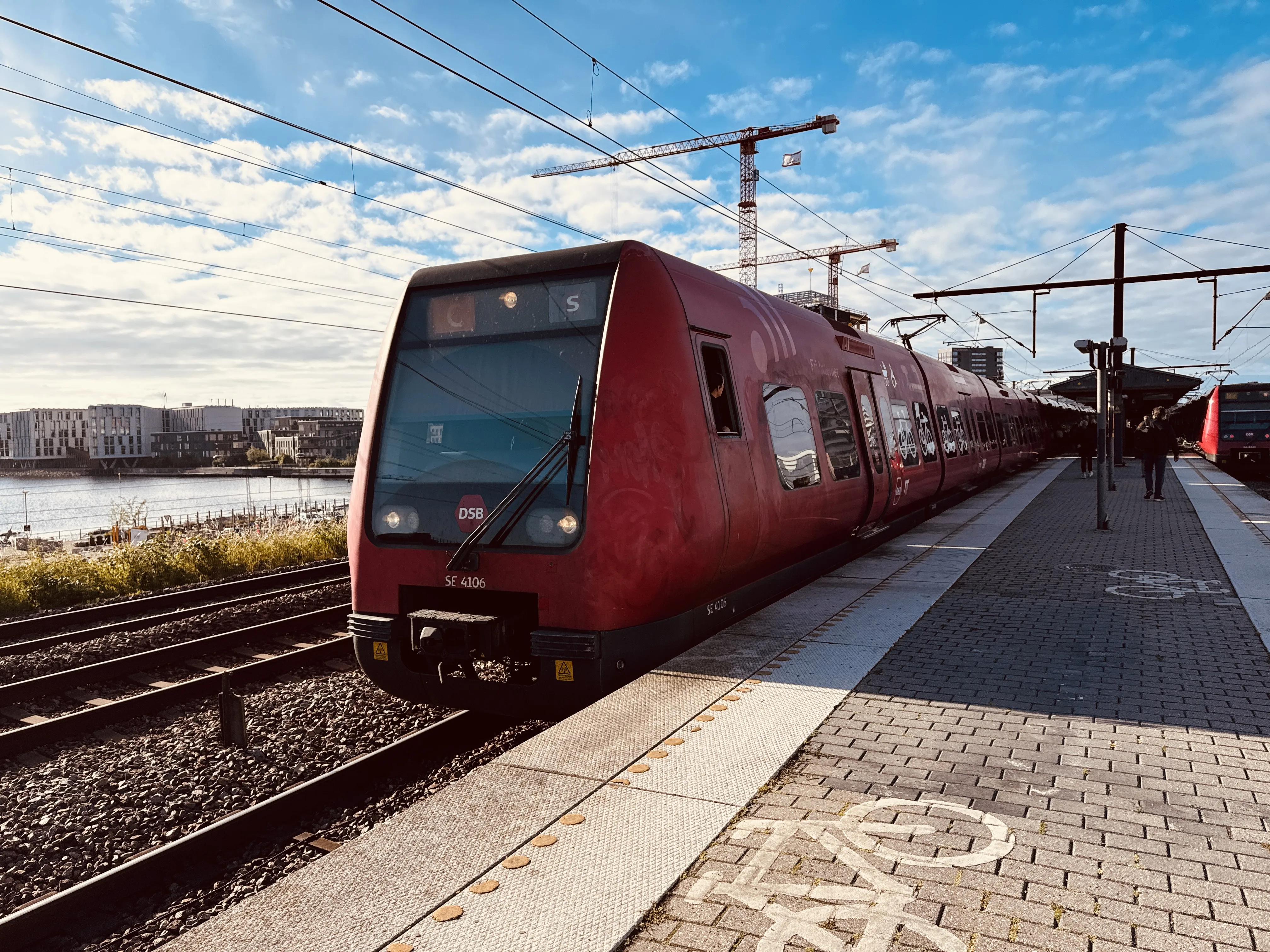 Billede af DSB SE 4106 fotograferet ud for Nordhavn S-togstrinbræt.