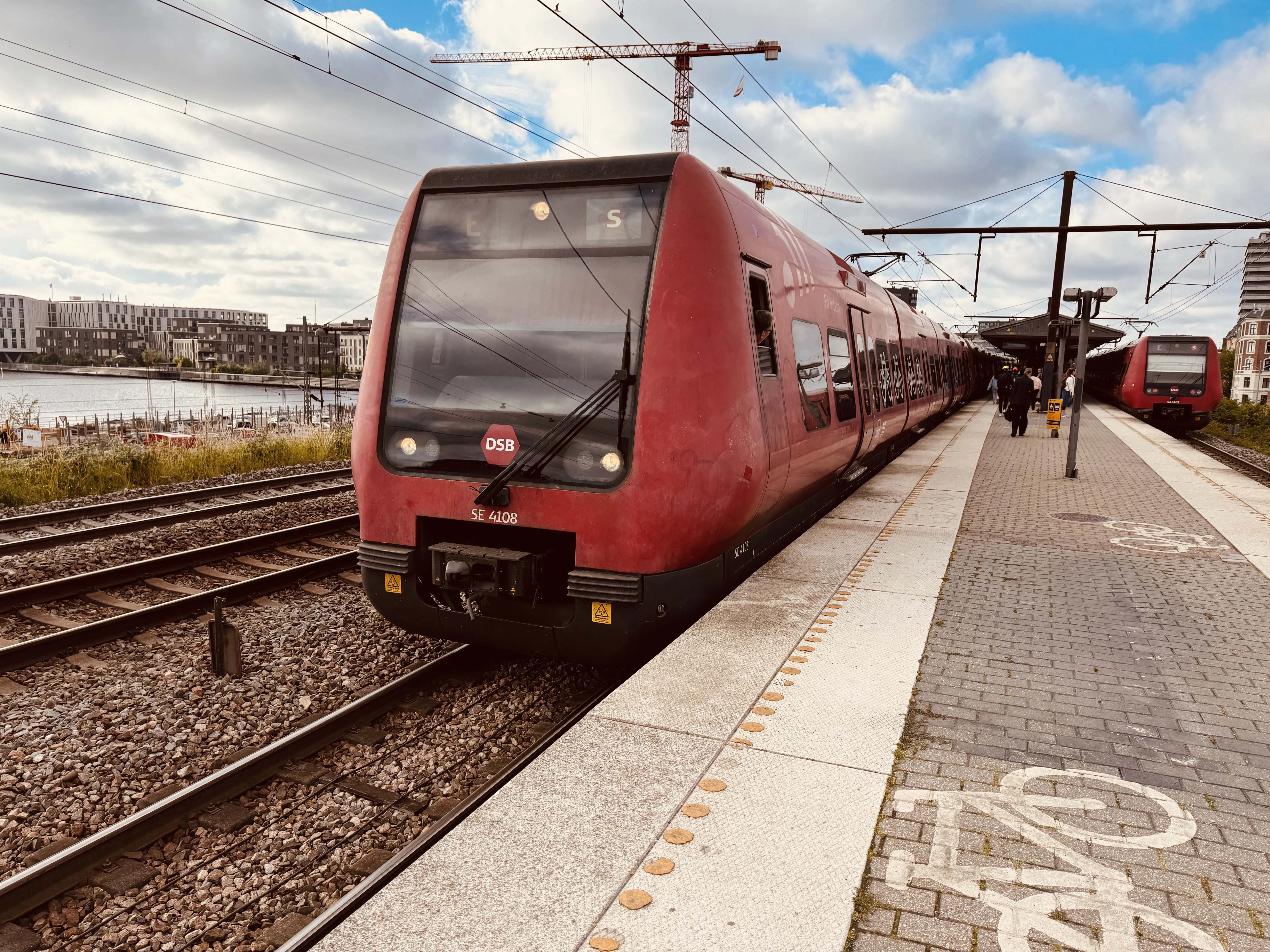 Billede af DSB SE 4108 fotograferet ud for Nordhavn S-togstrinbræt.