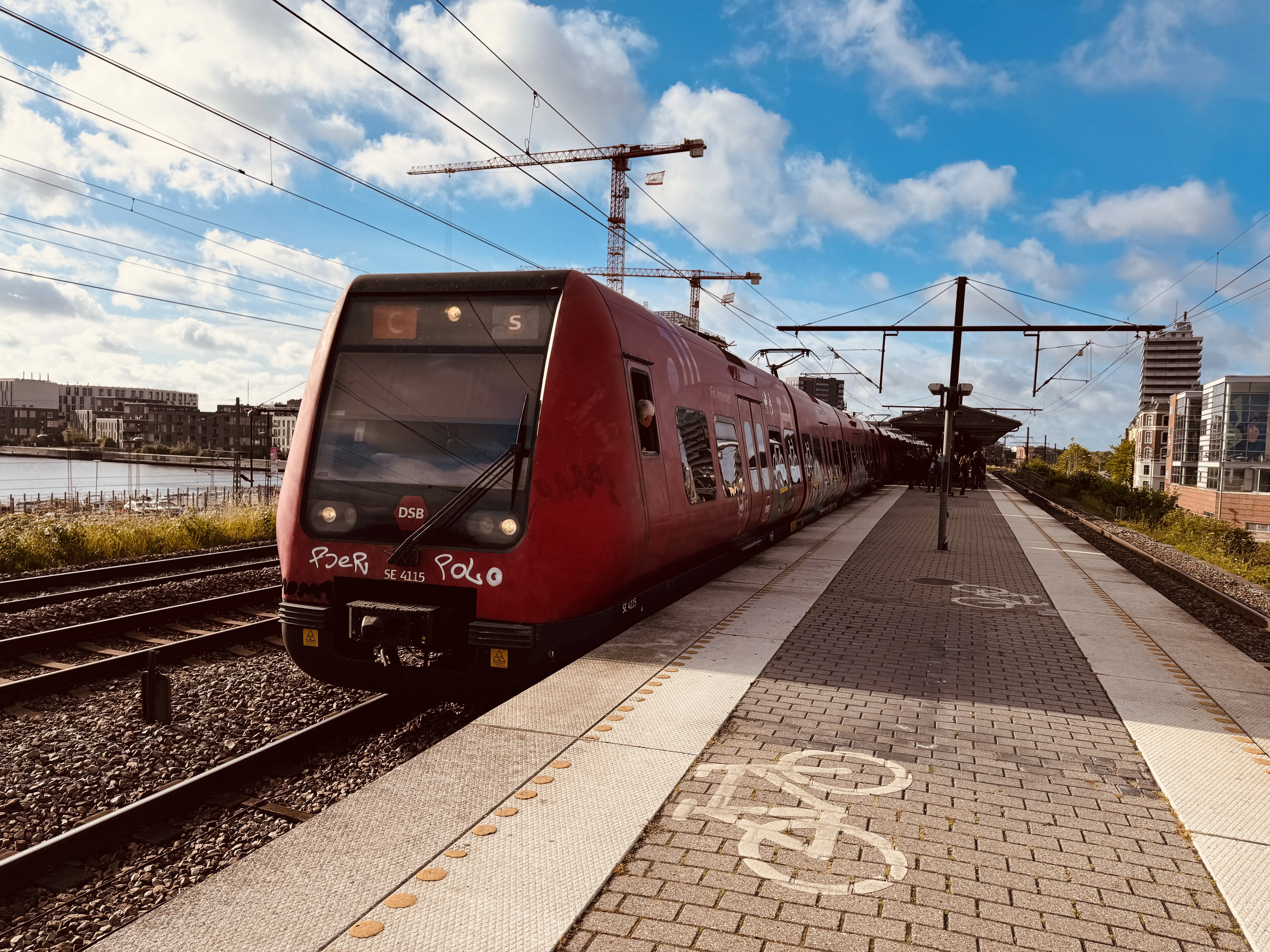 Billede af DSB SE 4115 fotograferet ud for Nordhavn S-togstrinbræt.