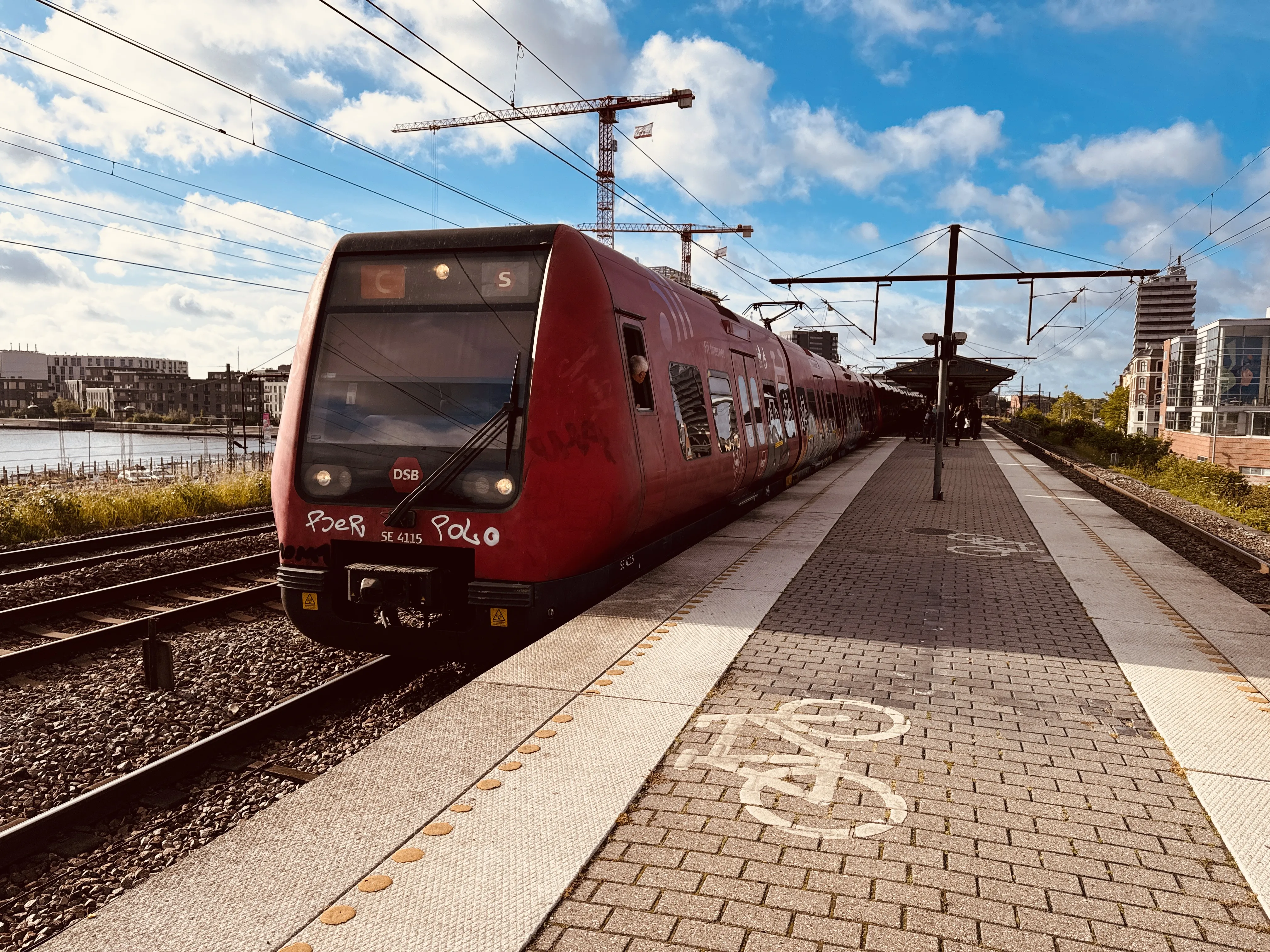 Billede af DSB SE 4115 fotograferet ud for Nordhavn S-togstrinbræt.