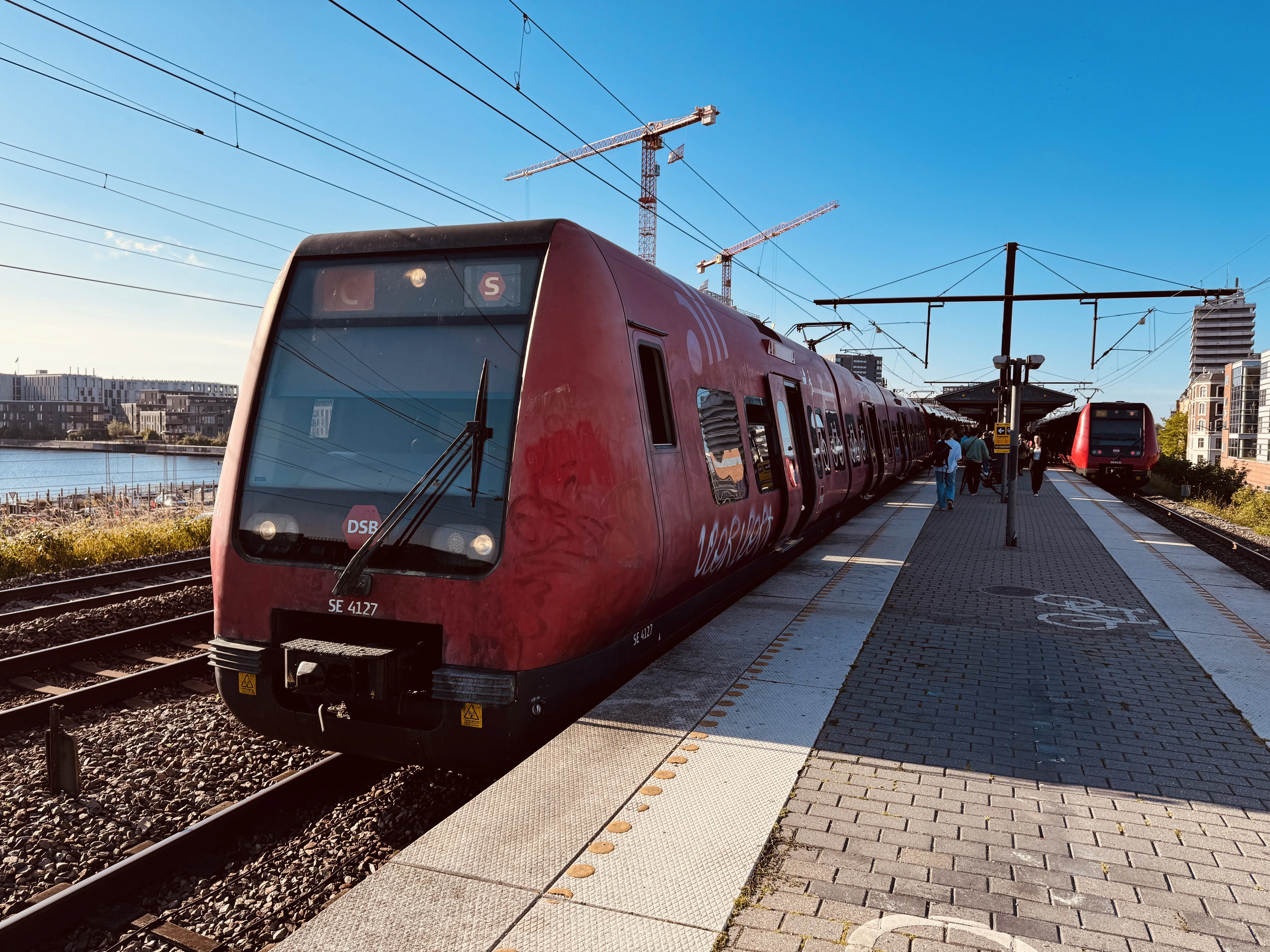 Billede af DSB SE 4127 fotograferet ud for Nordhavn S-togstrinbræt.