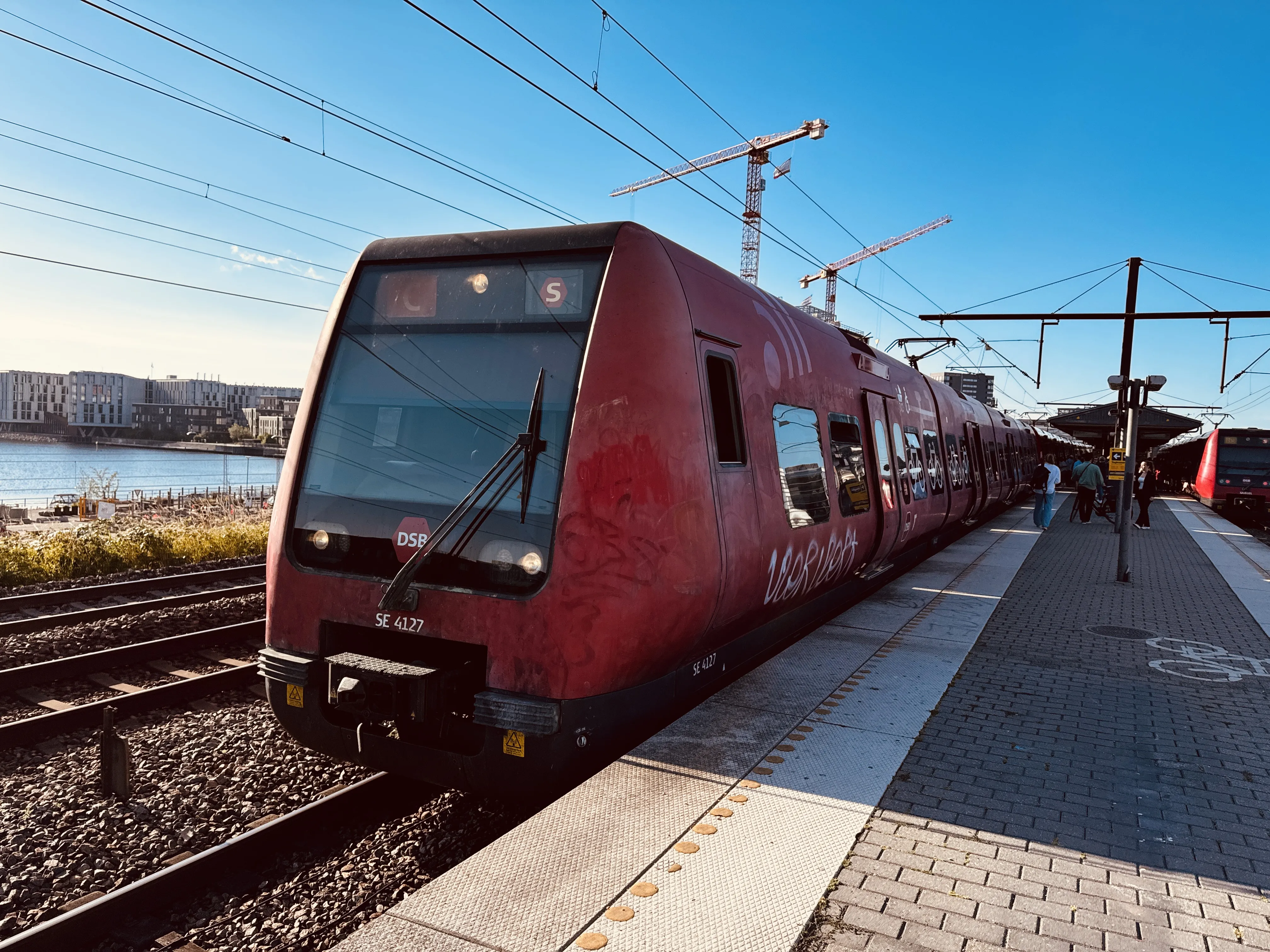 Billede af DSB SE 4127 fotograferet ud for Nordhavn S-togstrinbræt.