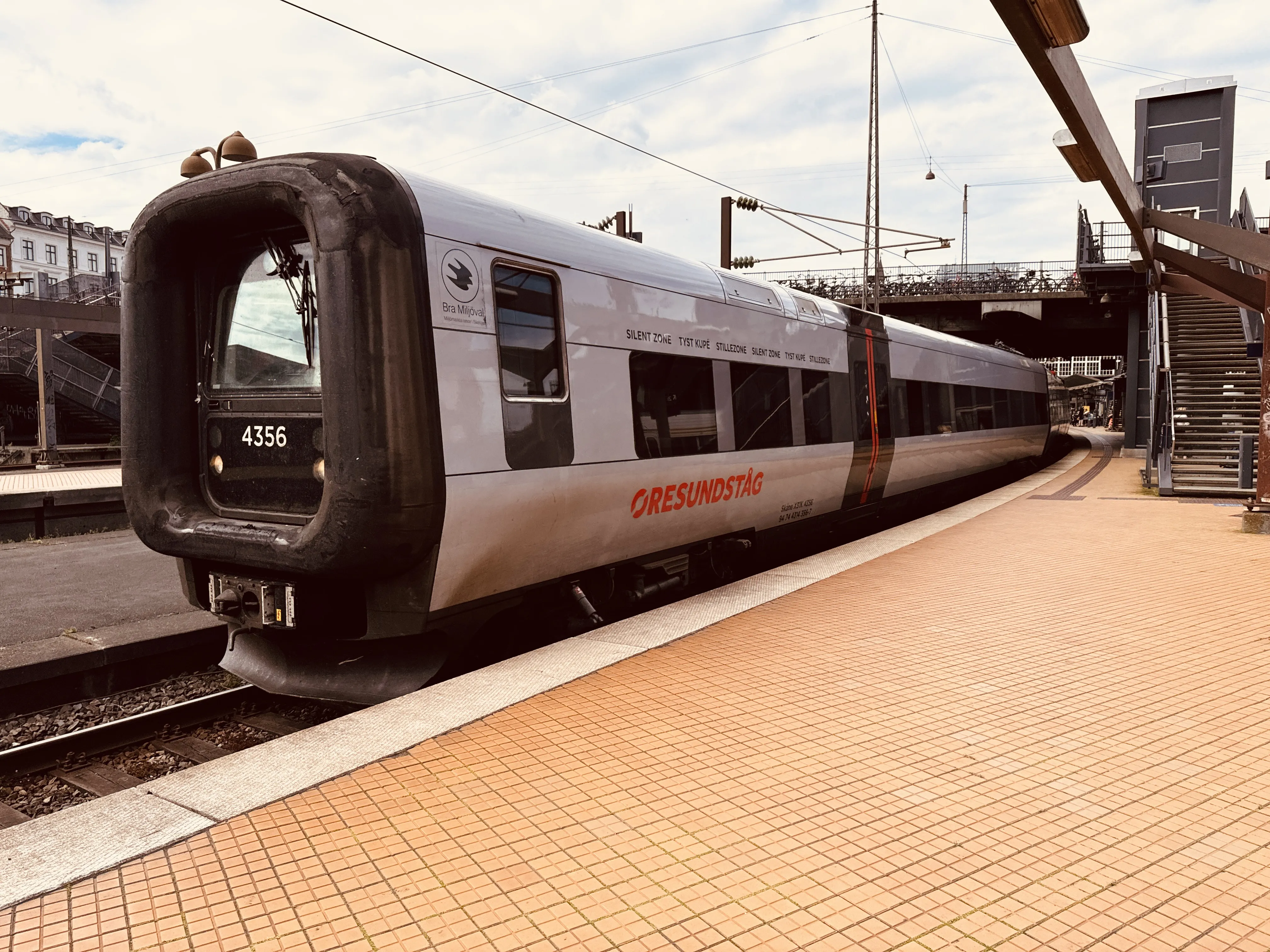 Billede af DSB ET 4356 fotograferet ud for København Hovedbanegård.