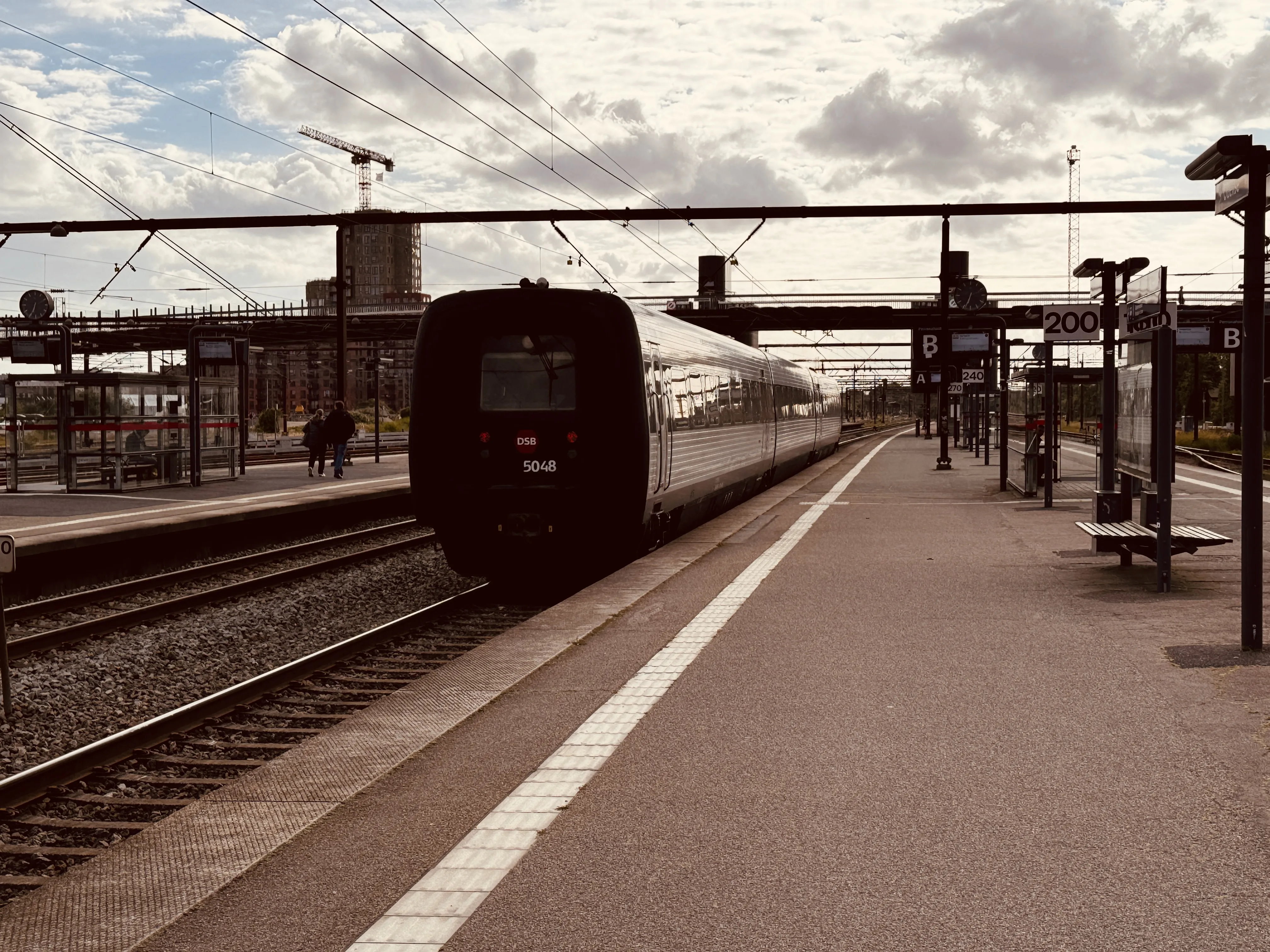 Billede af DSB MF 5048 fotograferet ud for Odense Banegård Center.