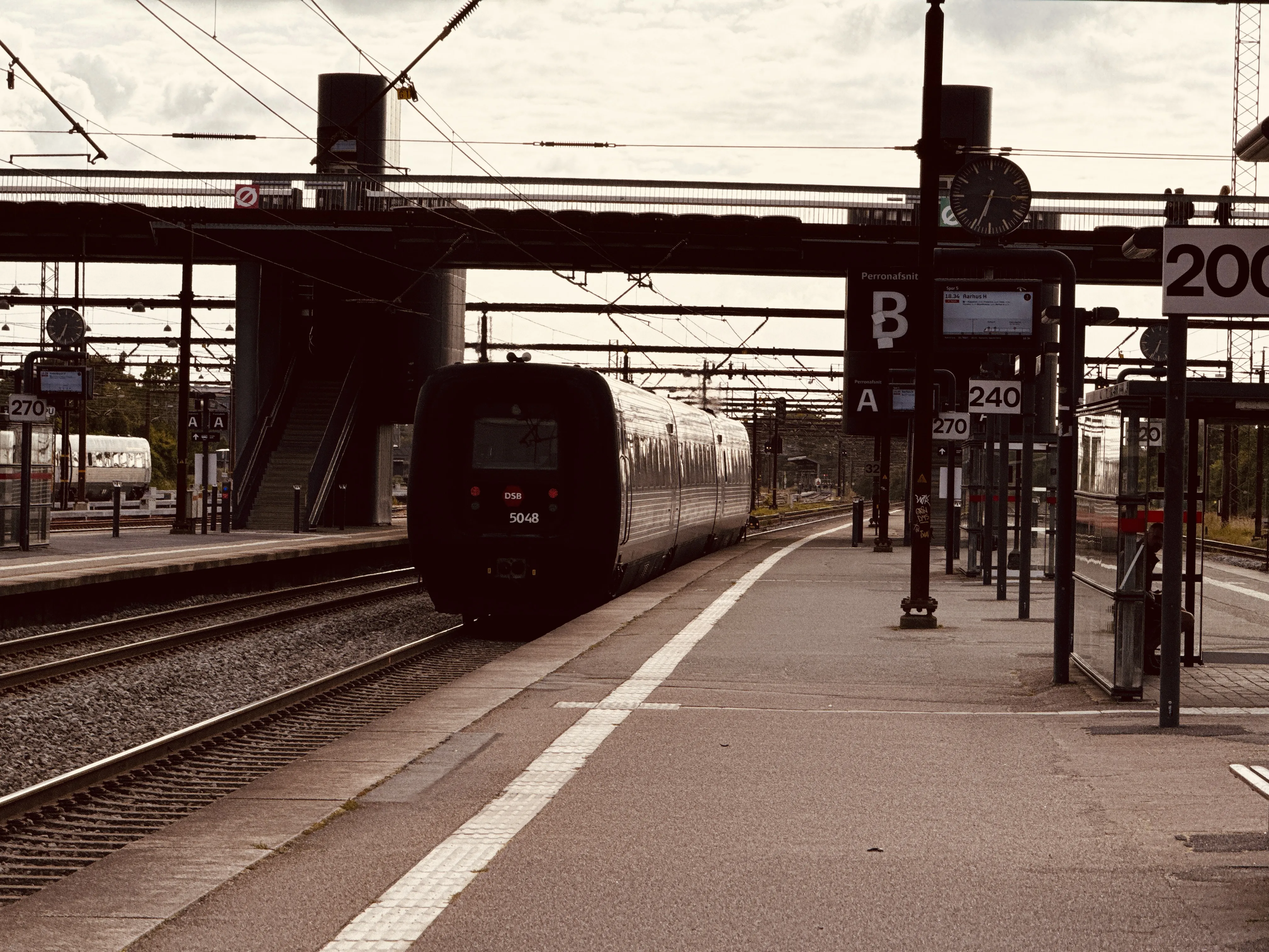 Billede af DSB MF 5048 fotograferet ud for Odense Banegård Center.