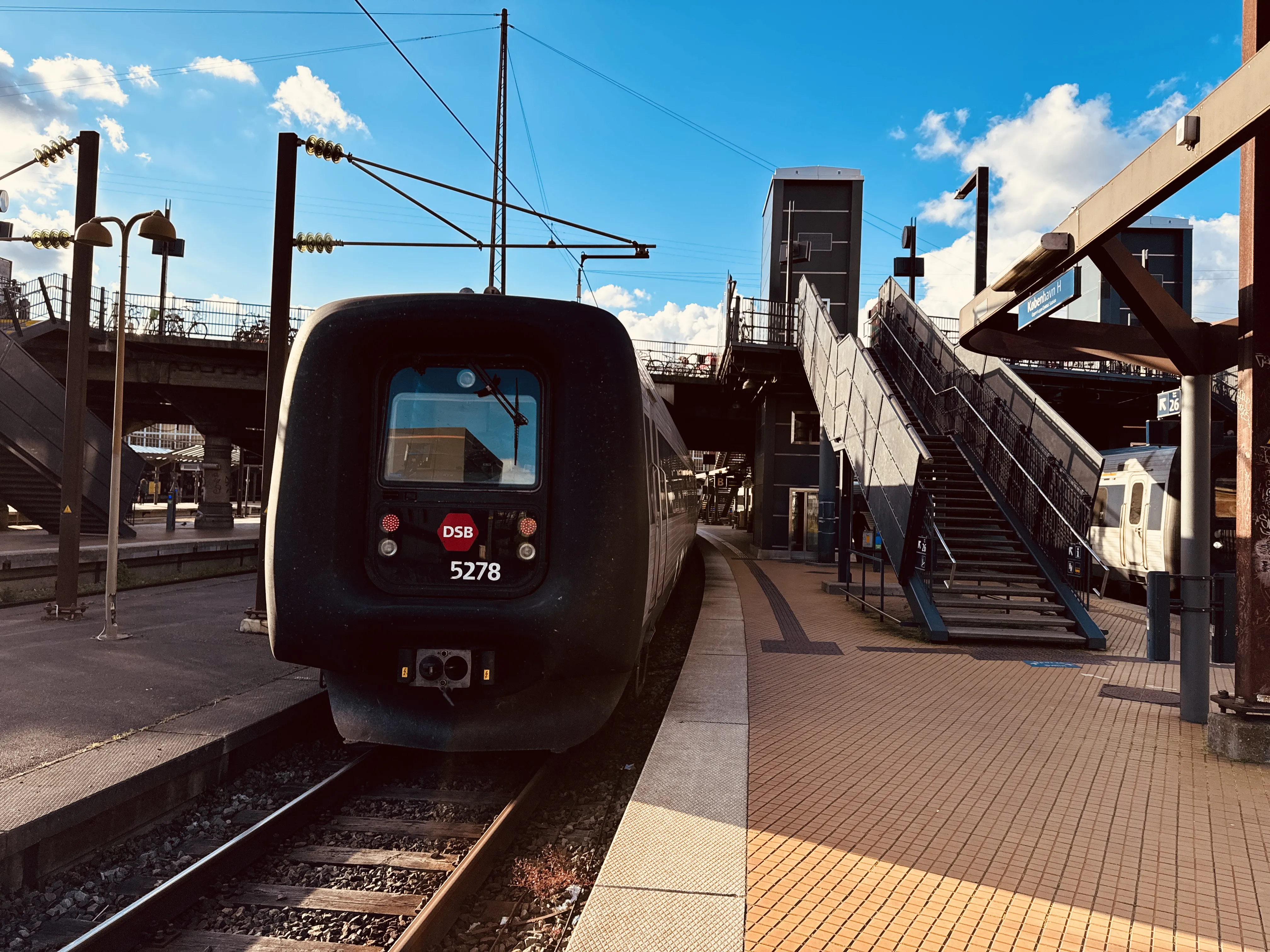 Billede af DSB MF 5078 fotograferet ud for Odense Banegård Center.