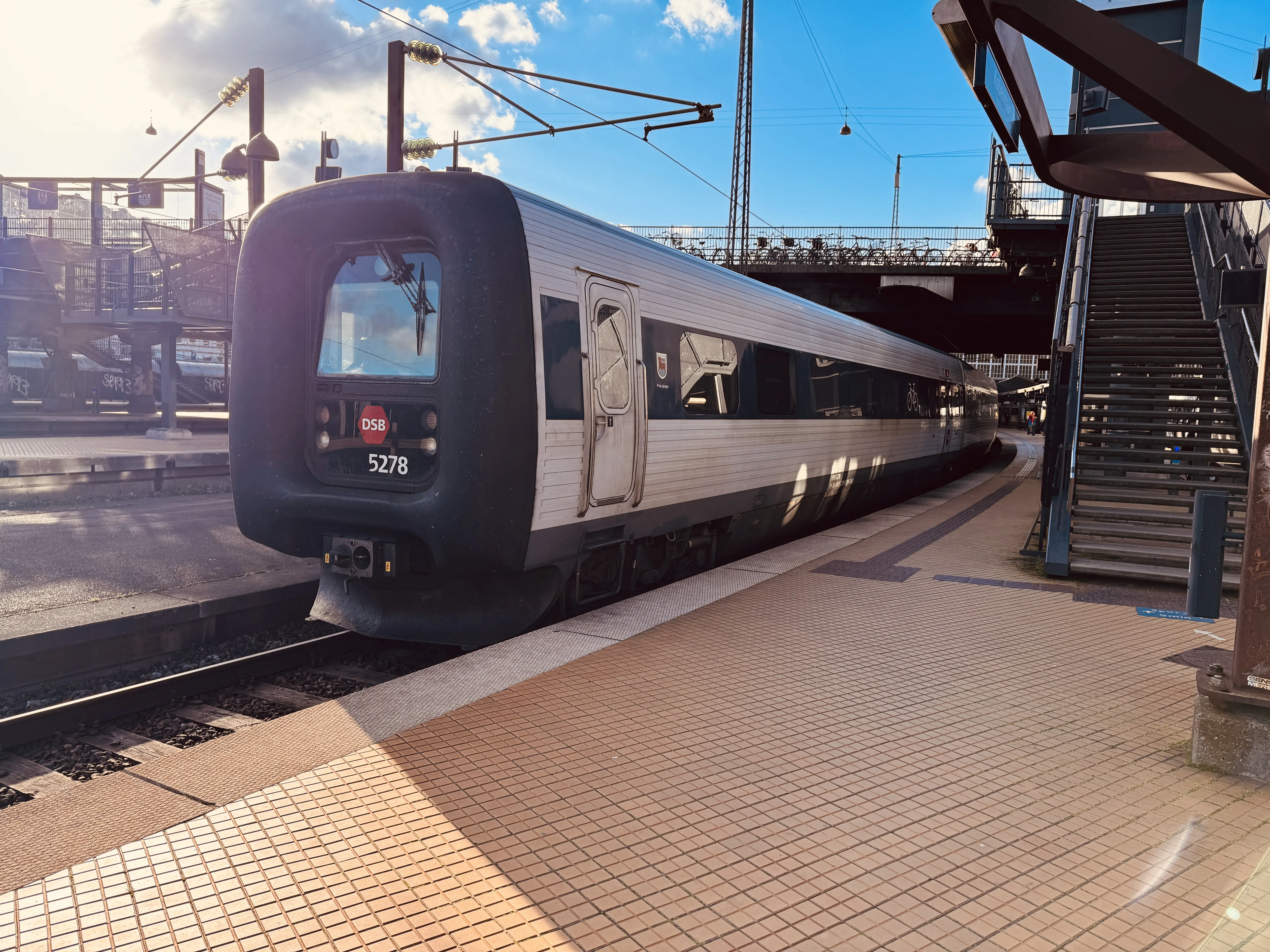 Billede af DSB MF 5078 fotograferet ud for Odense Banegård Center.