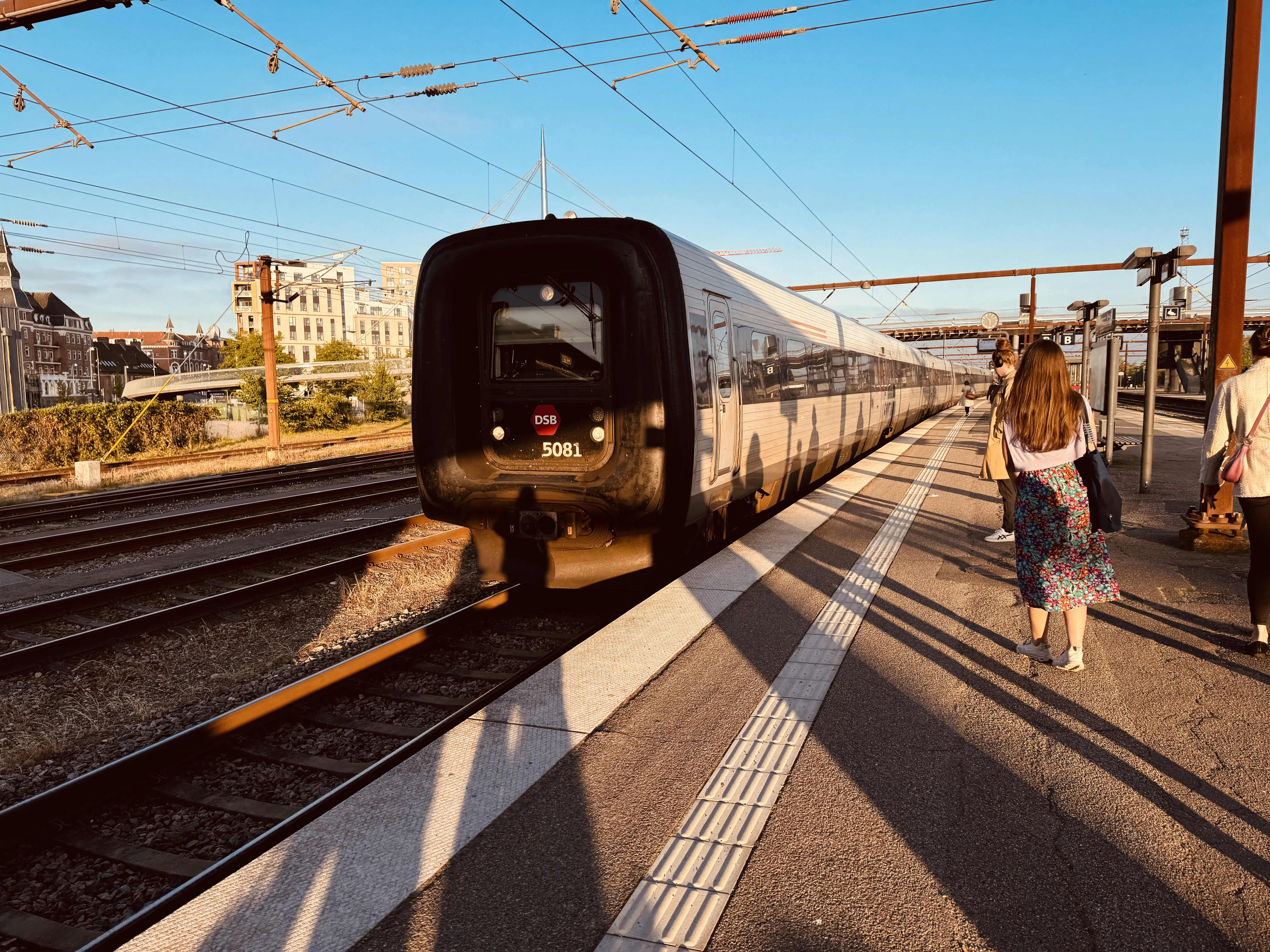 Billede af DSB MF 5081 fotograferet ud for Odense Banegård Center.