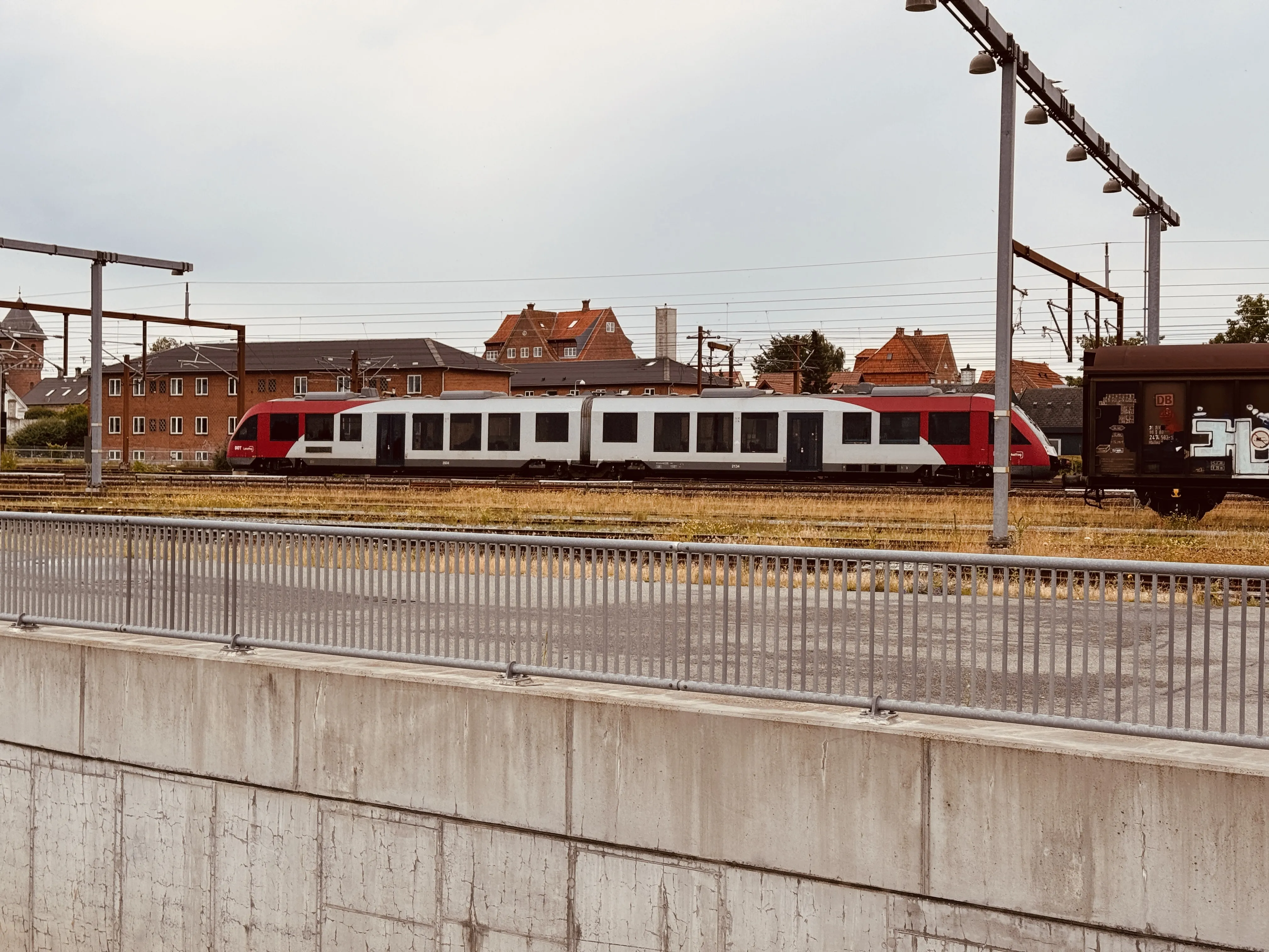 Billede af LT 2034-2134, tidligere LB 102-202 fotograferet ud for Køge Station.