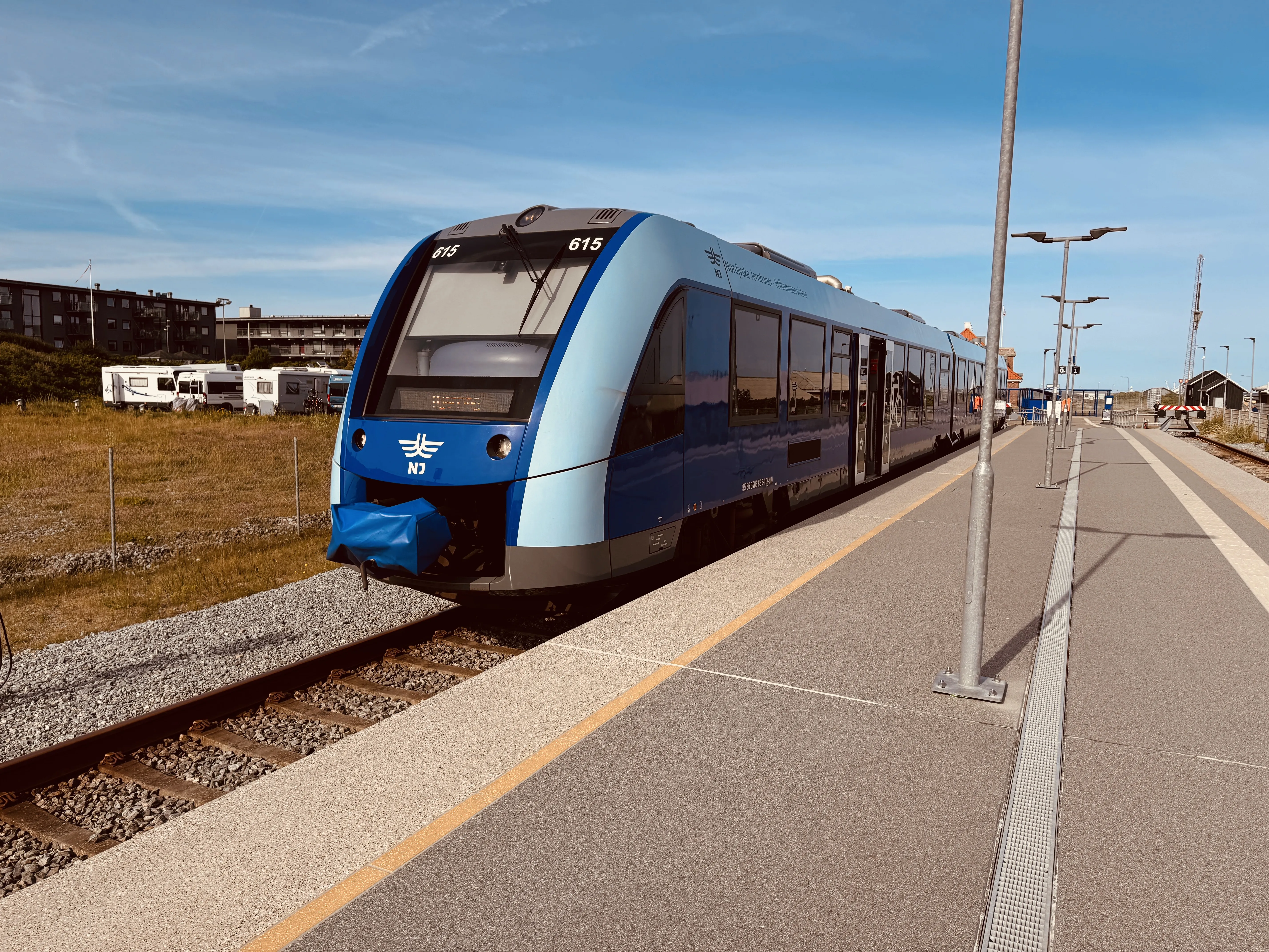 Billede af NJJ LM 615 fotograferet ud for Hirtshals Havn Trinbræt.