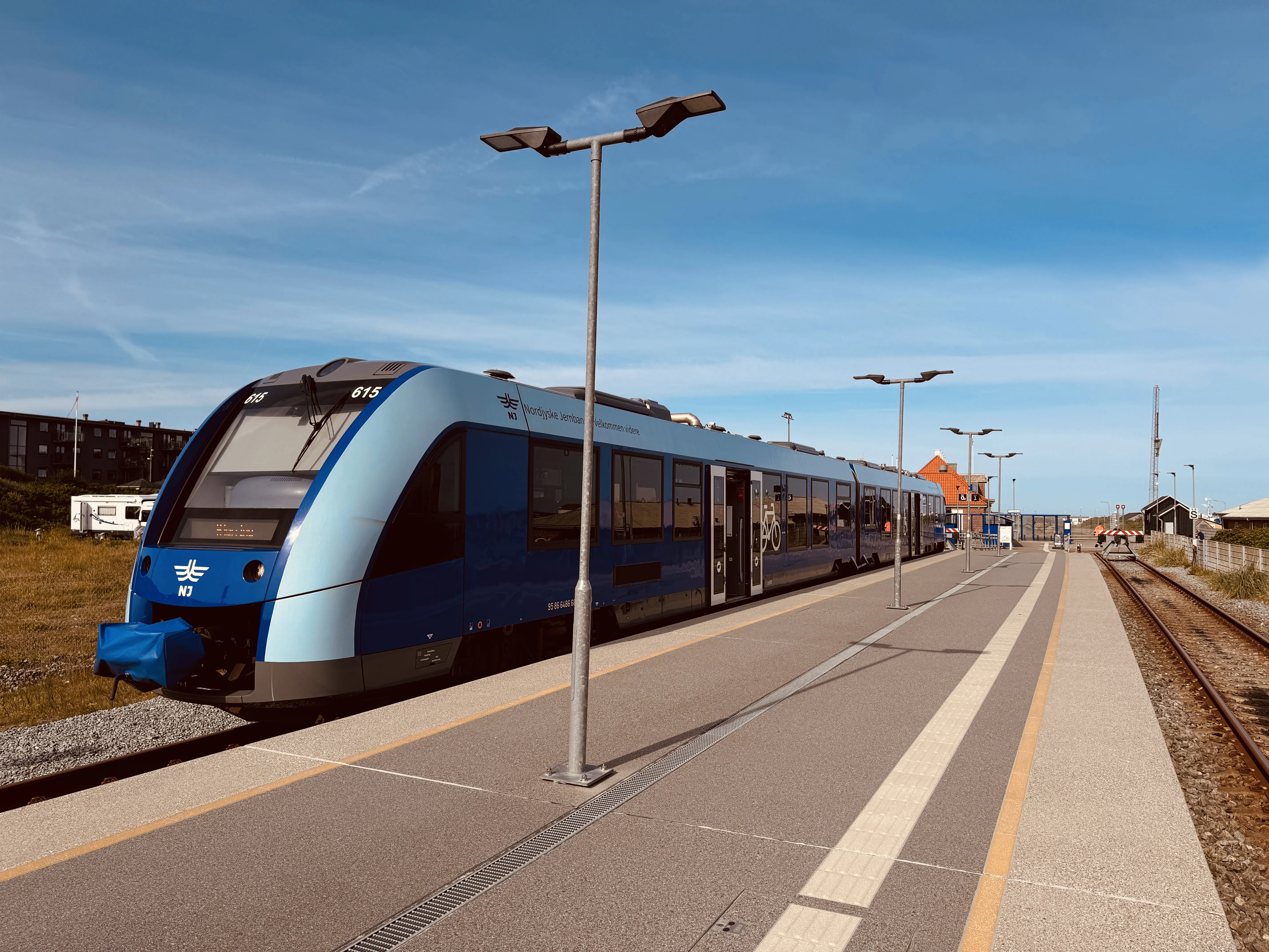 Billede af NJJ LM 615 fotograferet ud for Hirtshals Havn Trinbræt.