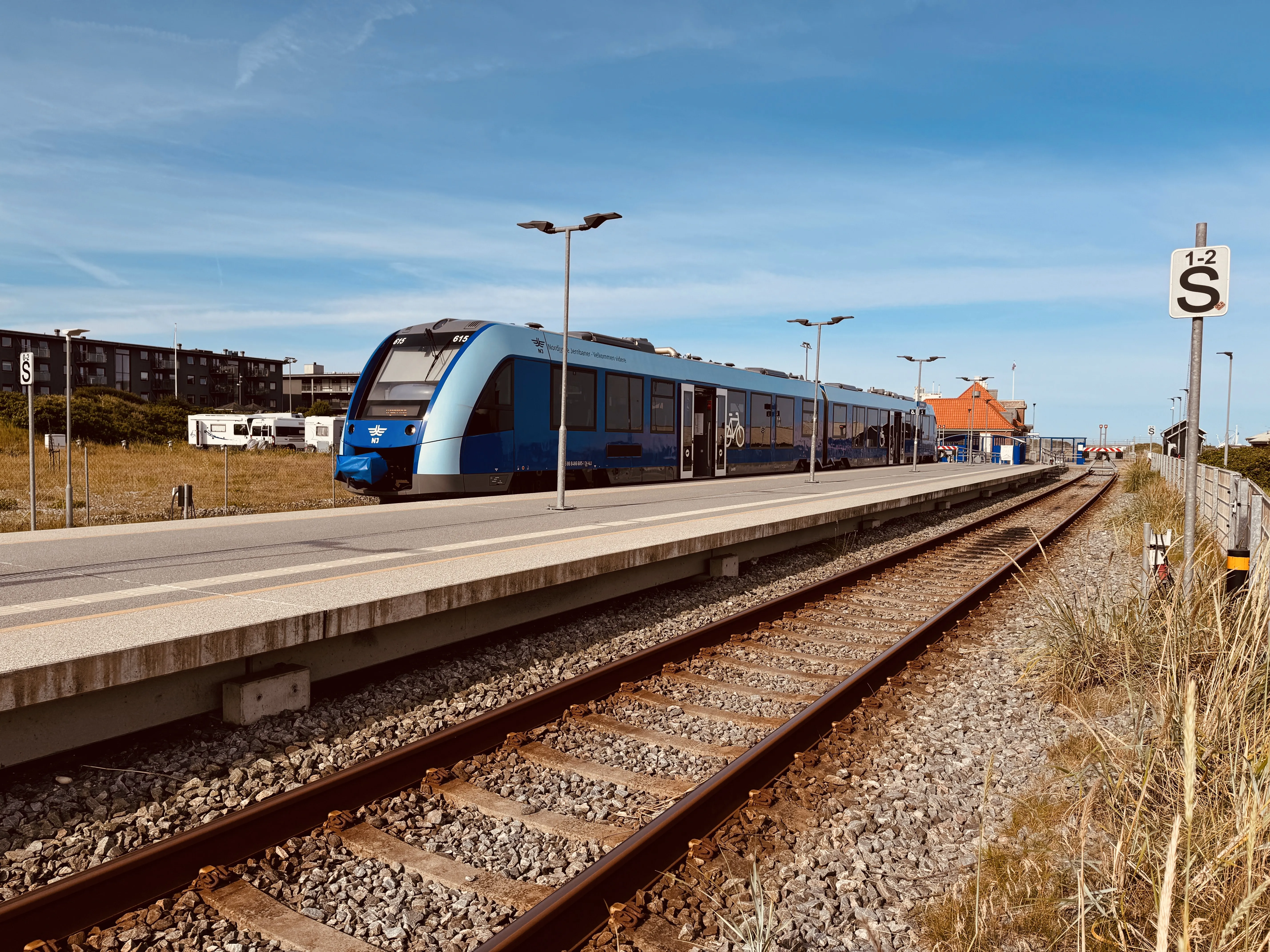 Billede af NJJ LM 615 fotograferet ud for Hirtshals Havn Trinbræt.