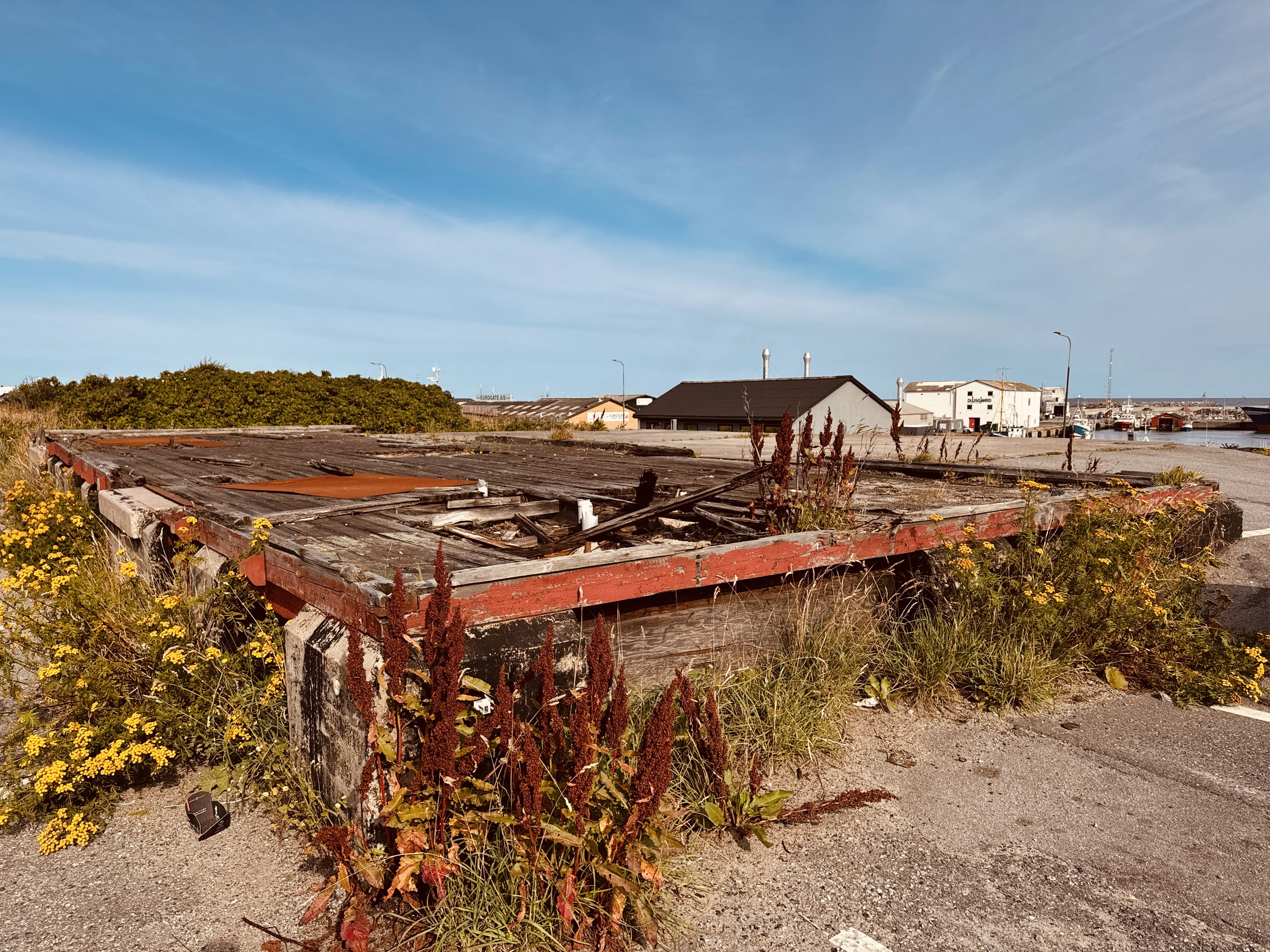 Billede af resterne af Hirtshals Havn Stations varehus.