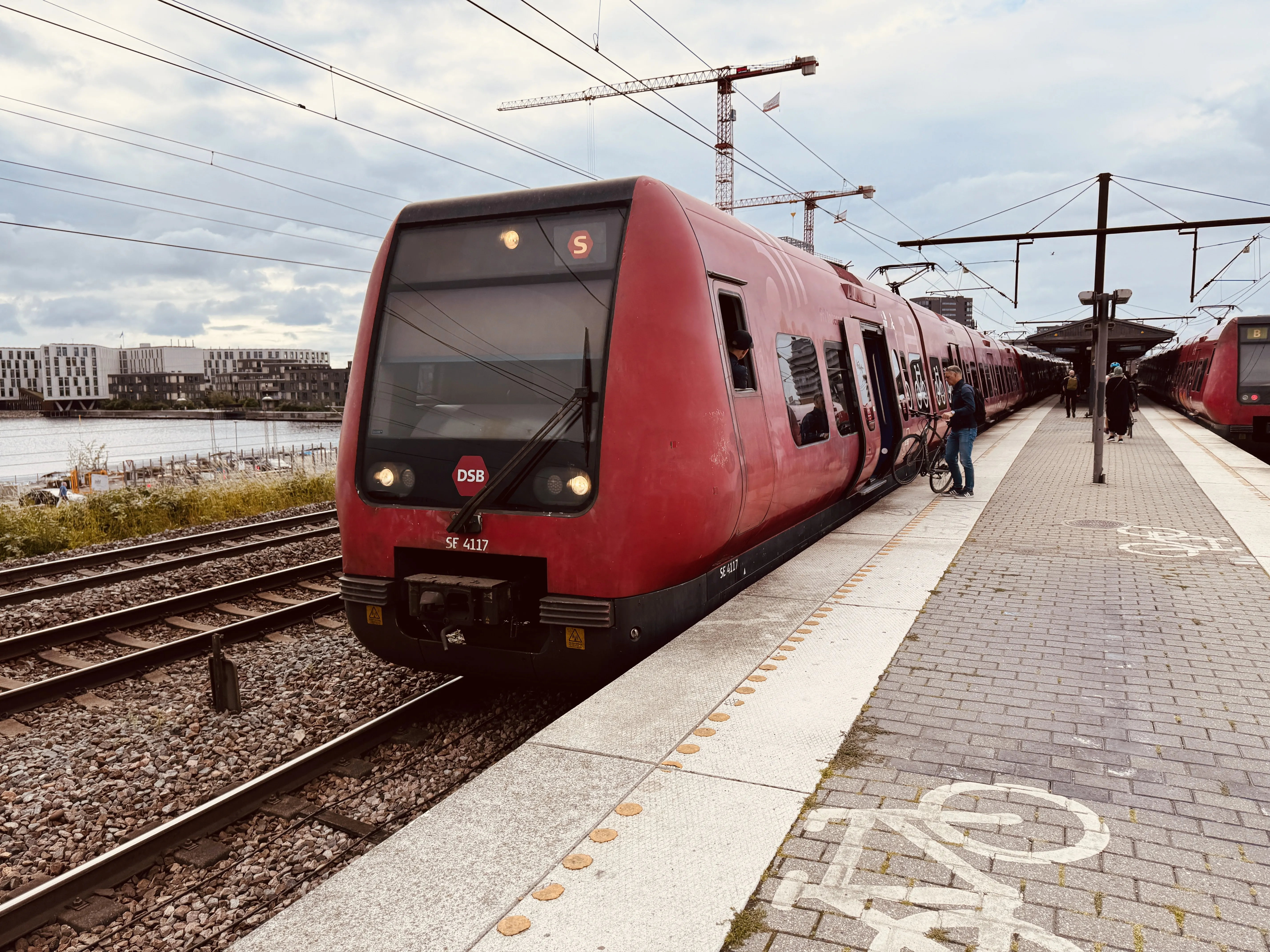 Billede af DSB SE 4117 fotograferet ud for Nordhavn S-togstrinbræt.