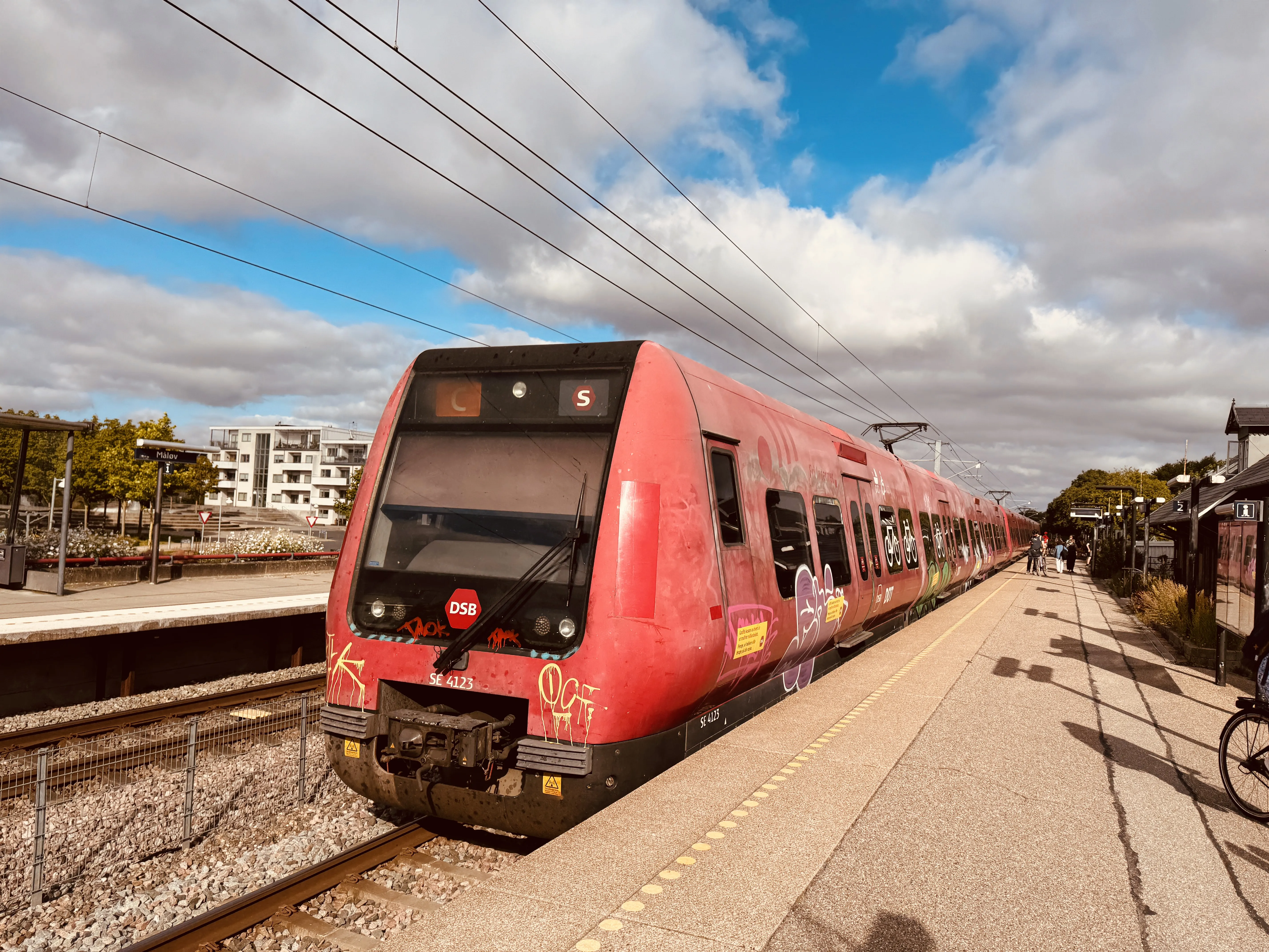 Billede af DSB SE 4123 fotograferet ud for Måløv Station.