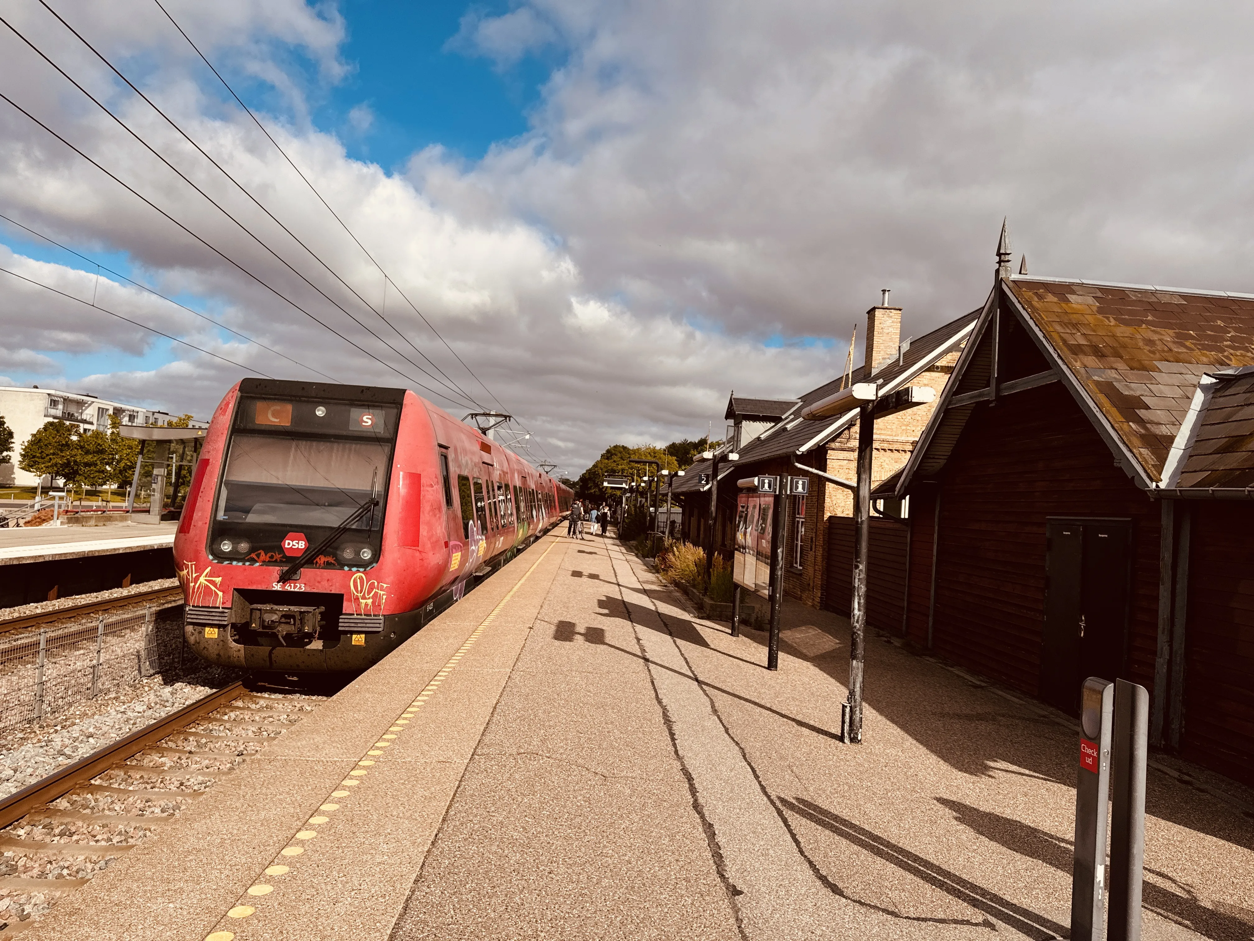 Billede af DSB SE 4123 fotograferet ud for Måløv Station.