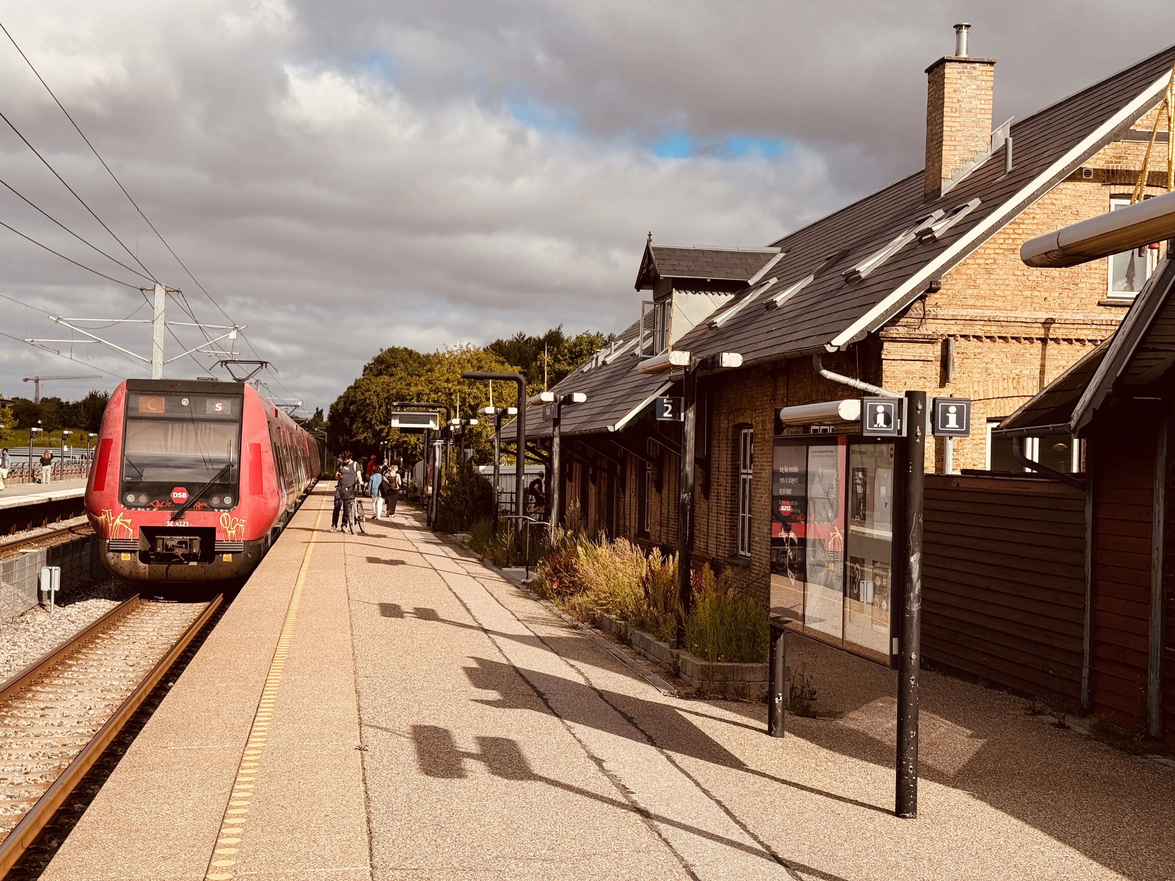 Billede af DSB SE 4123 fotograferet ud for Måløv Station.