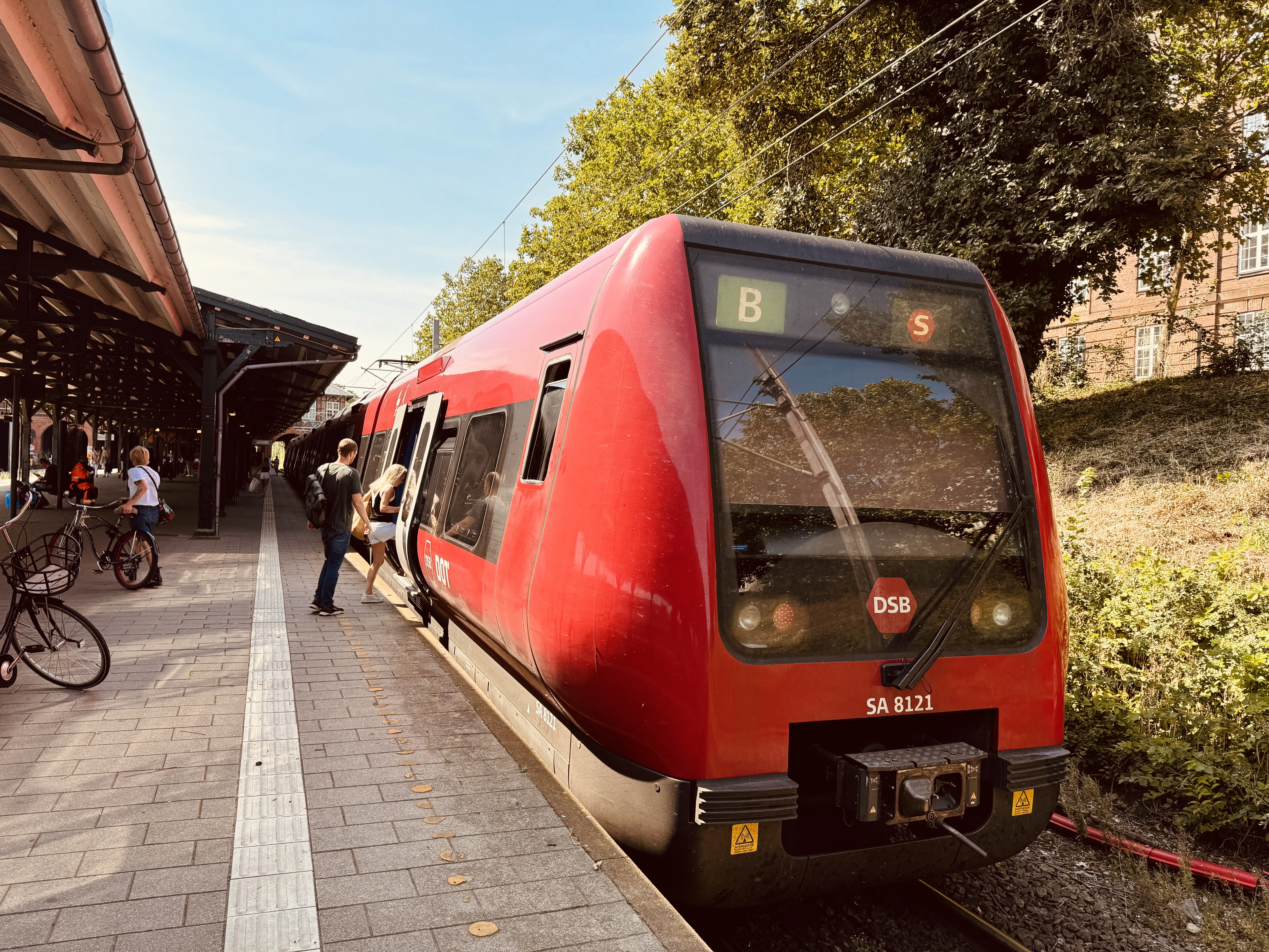 Billede af DSB SA 8121 fotograferet ud for Østerport Station.