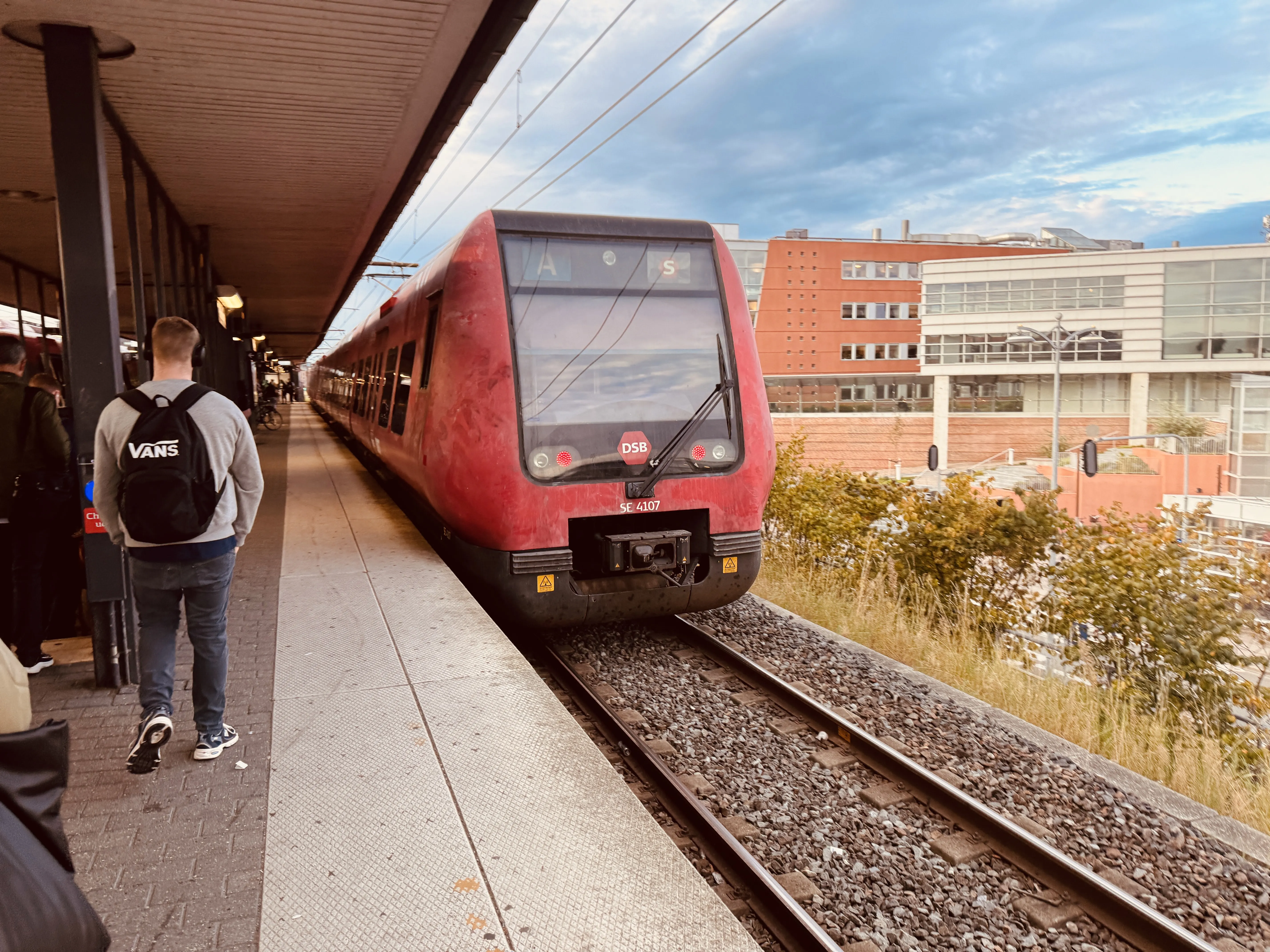 Billede af DSB SE 4107 fotograferet ud for Nordhavn S-togstrinbræt.