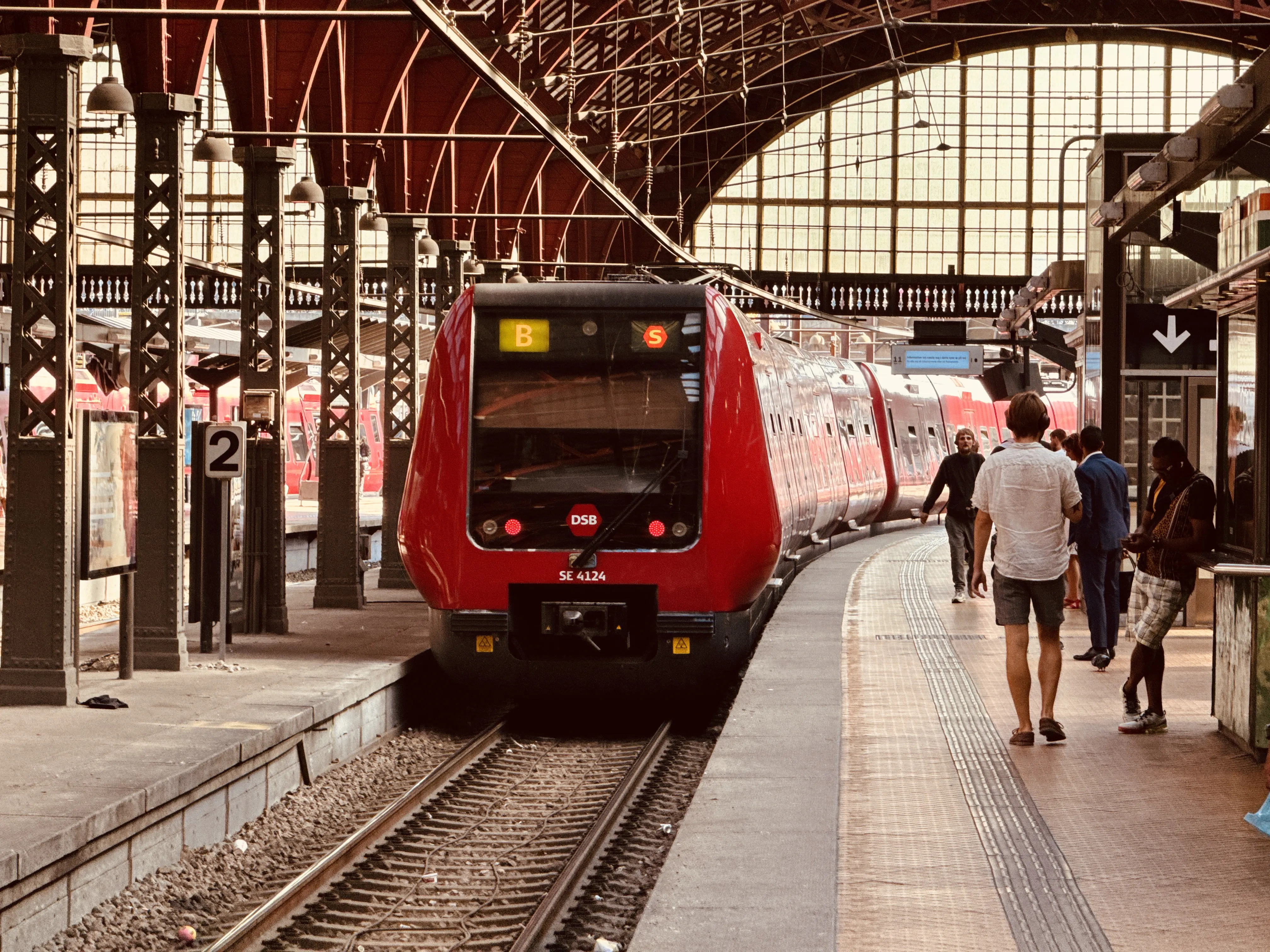 Billede af DSB SE 4124 fotograferet ud for København Hovedbanegård.