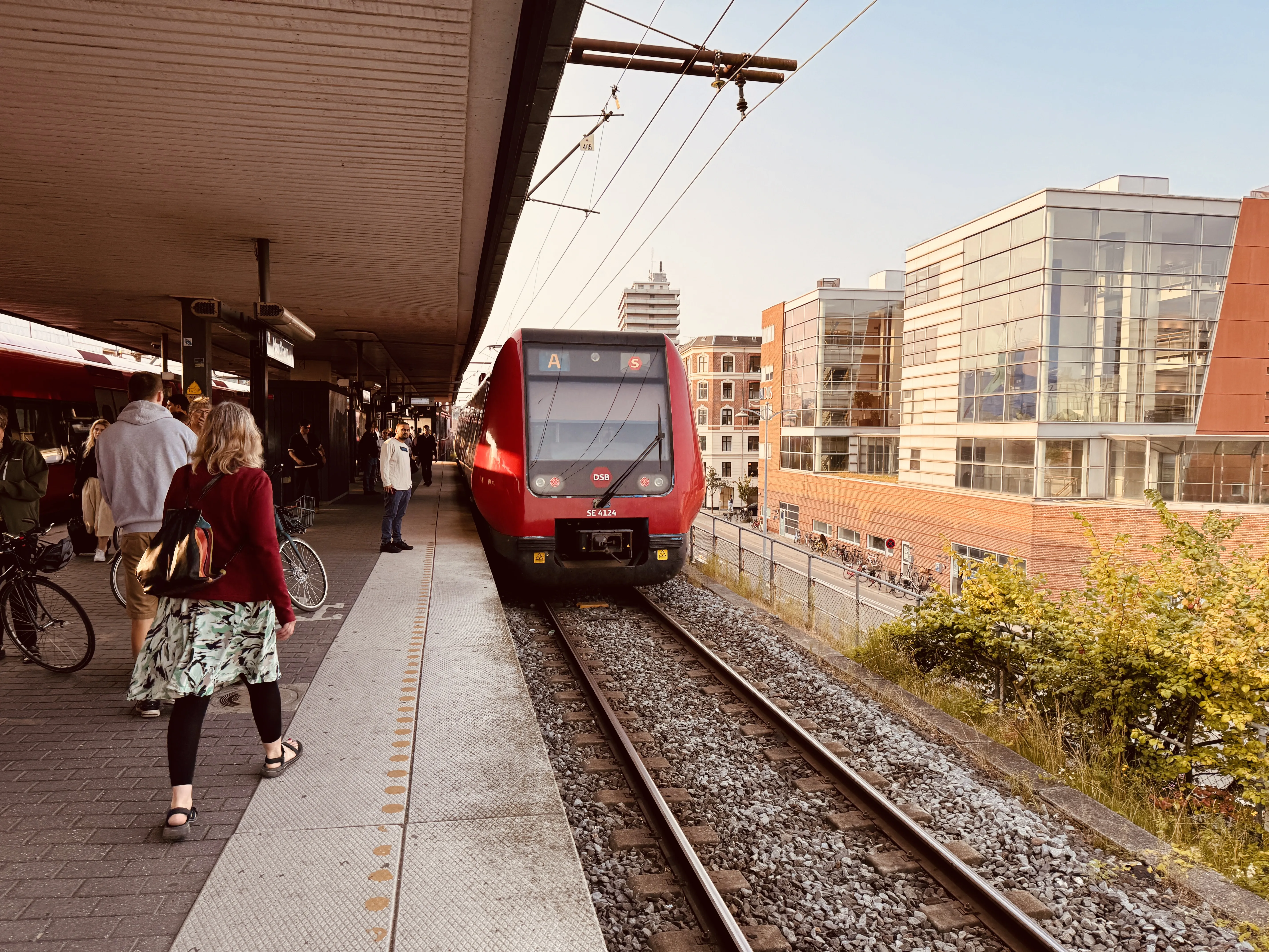 Billede af DSB SE 4124 fotograferet ud for Nordhavn S-togstrinbræt.