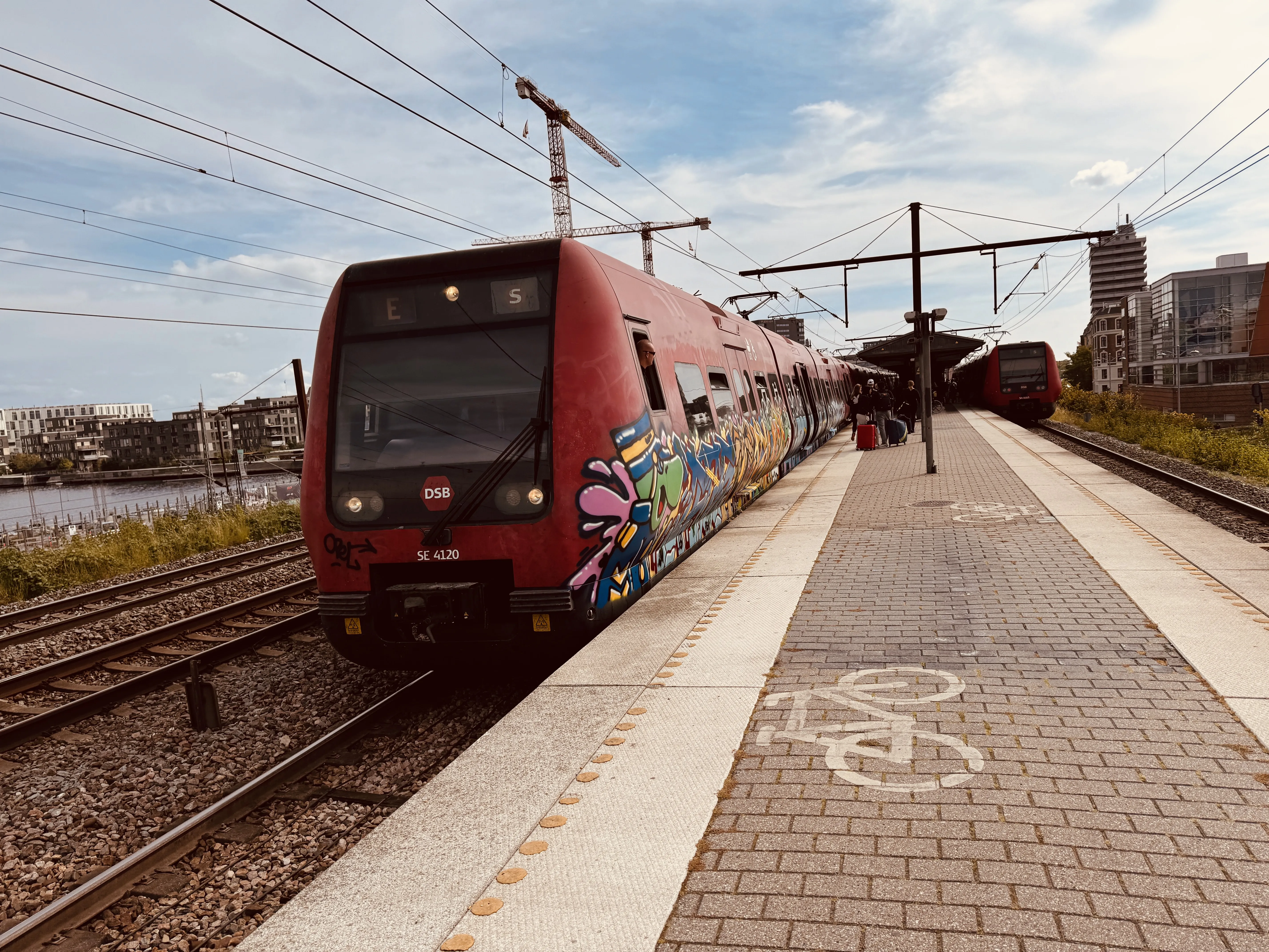 Billede af DSB SE 4120 fotograferet ud for Nordhavn S-togstrinbræt.