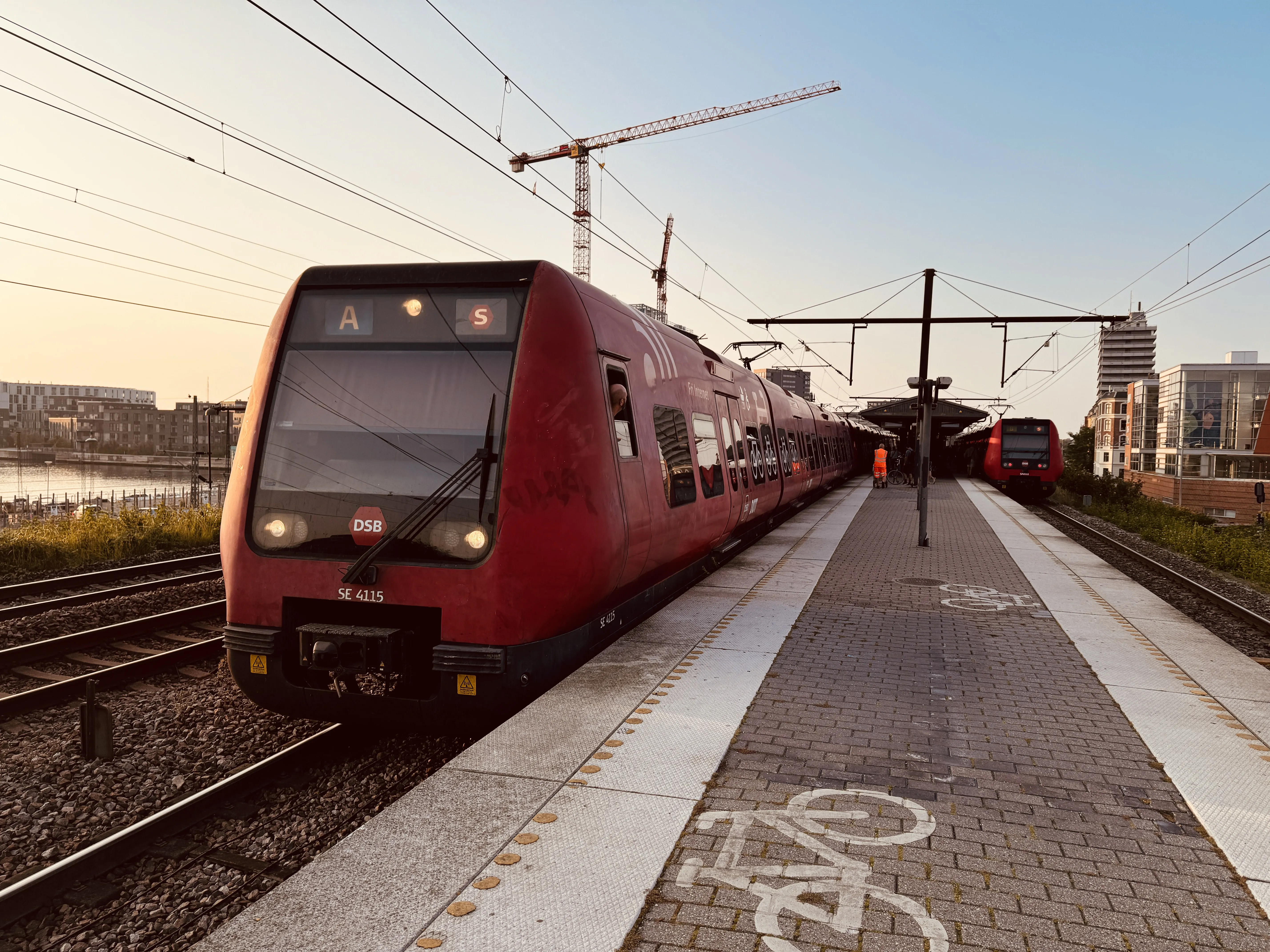 Billede af DSB SE 4115 fotograferet ud for Nordhavn S-togstrinbræt.