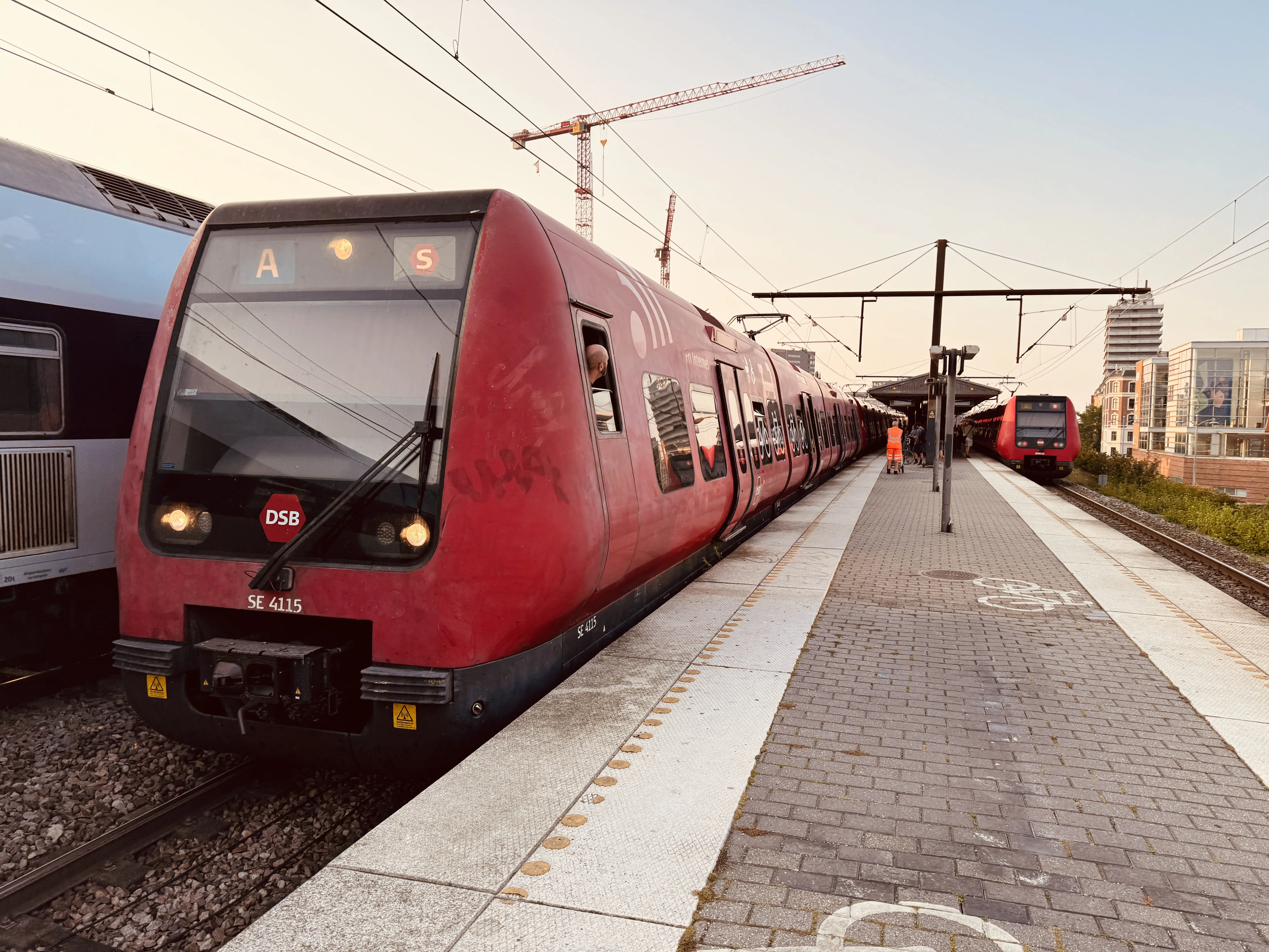 Billede af DSB SE 4115 fotograferet ud for Nordhavn S-togstrinbræt.