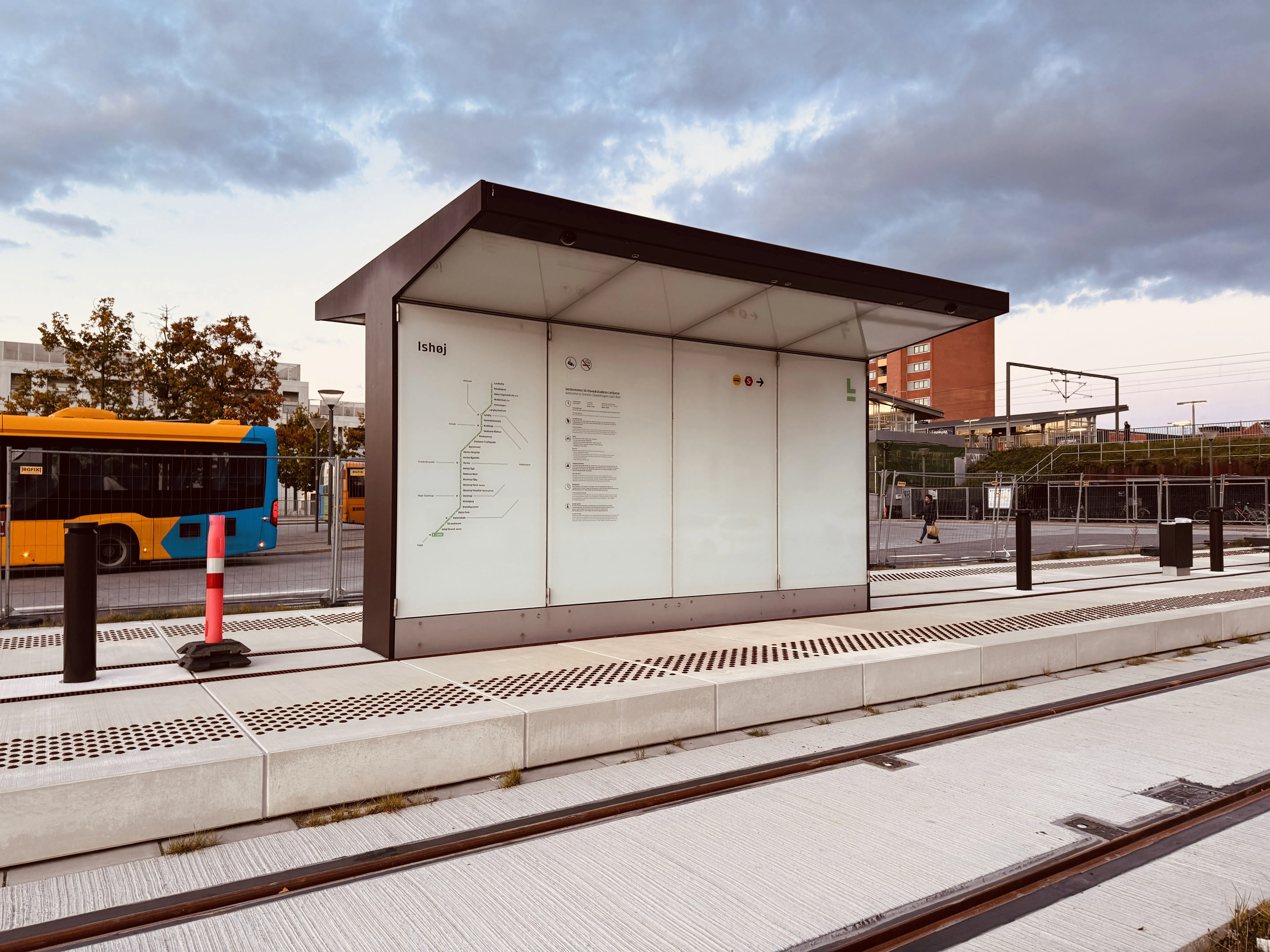 Billede af Ishøj Station Letbanestation, som her er under opførelse.