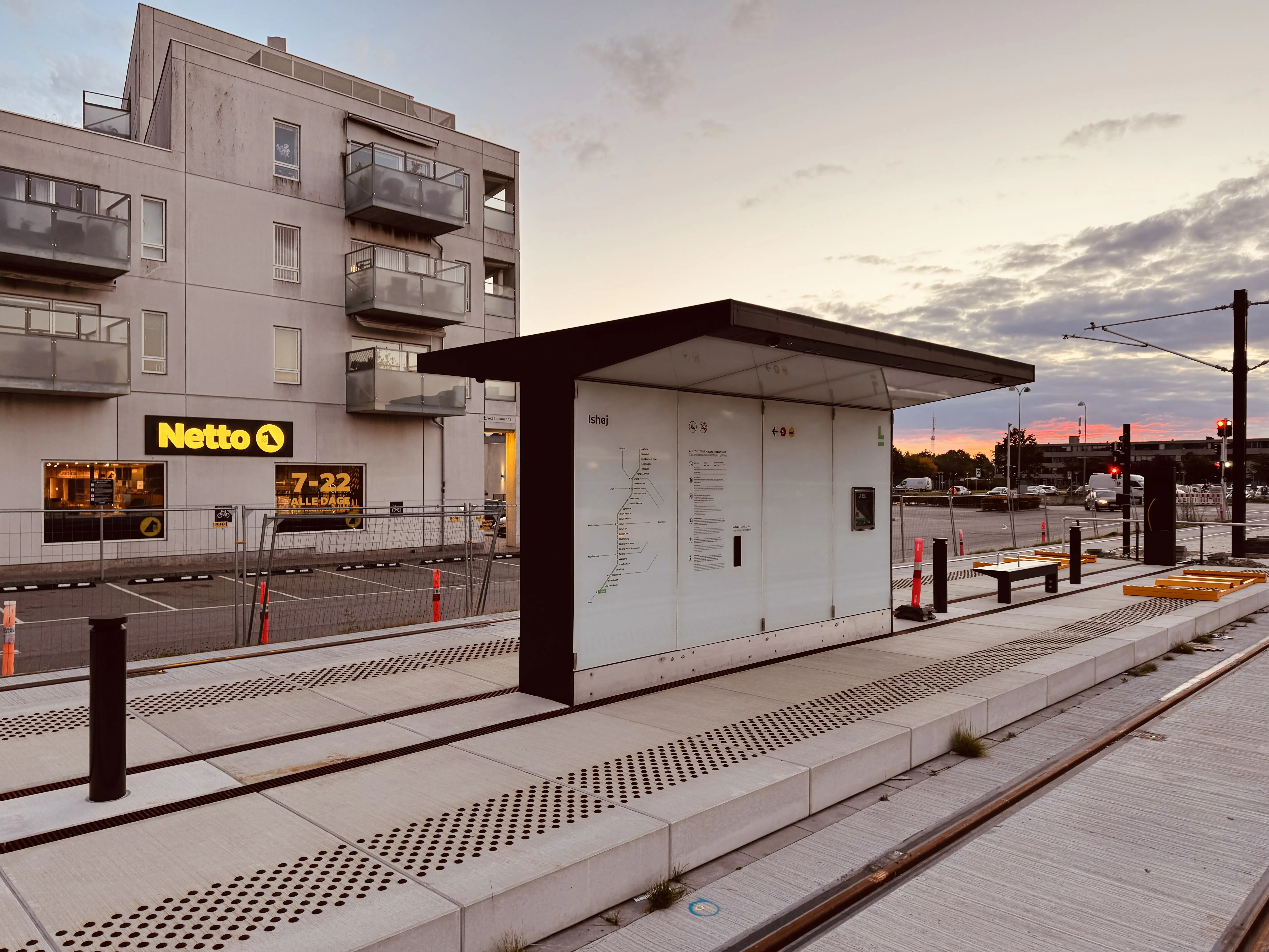 Billede af Ishøj Station Letbanestation, som her er under opførelse.