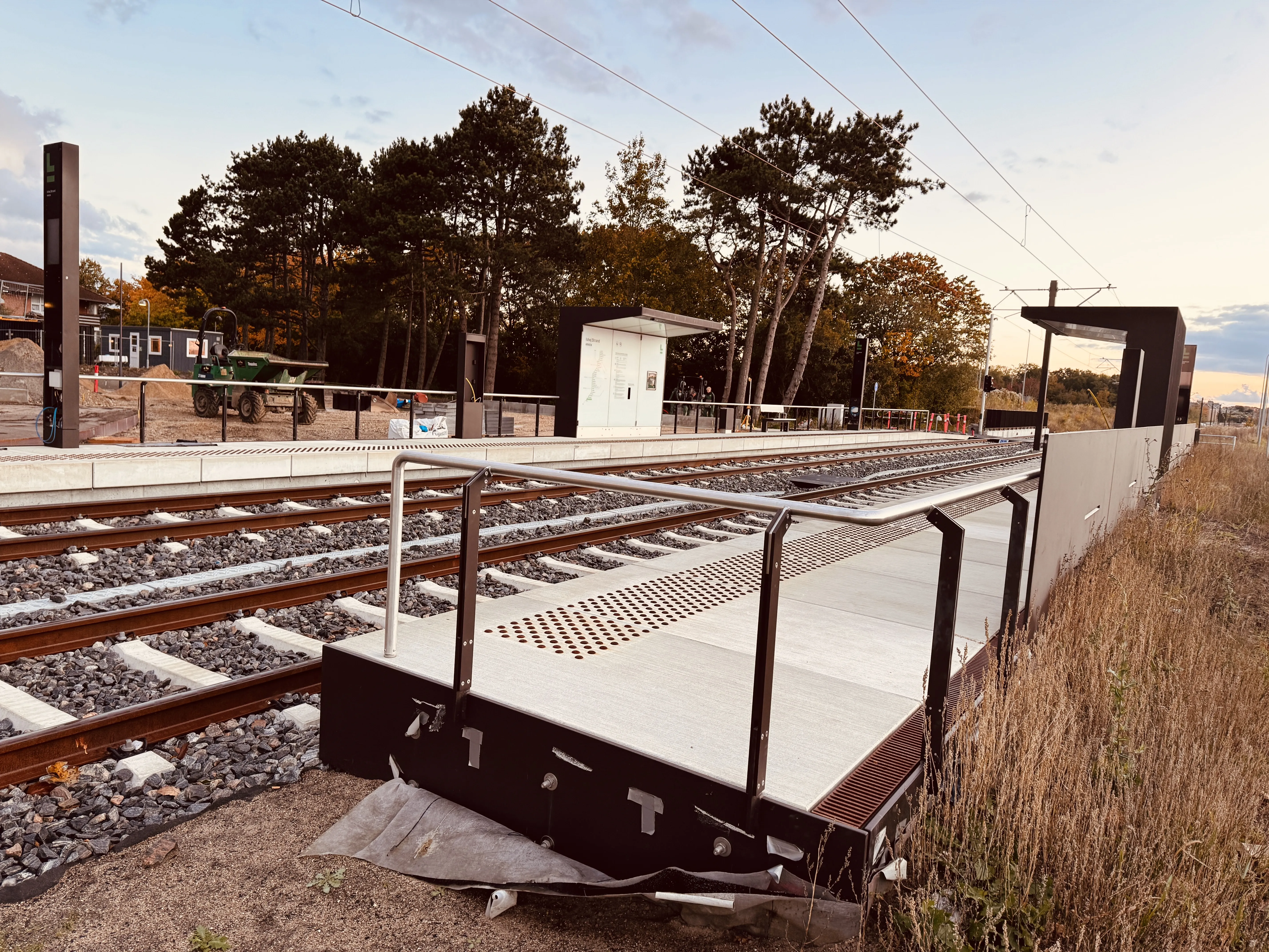 Billede af Ishøj Strand - ARKEN Letbanestation.