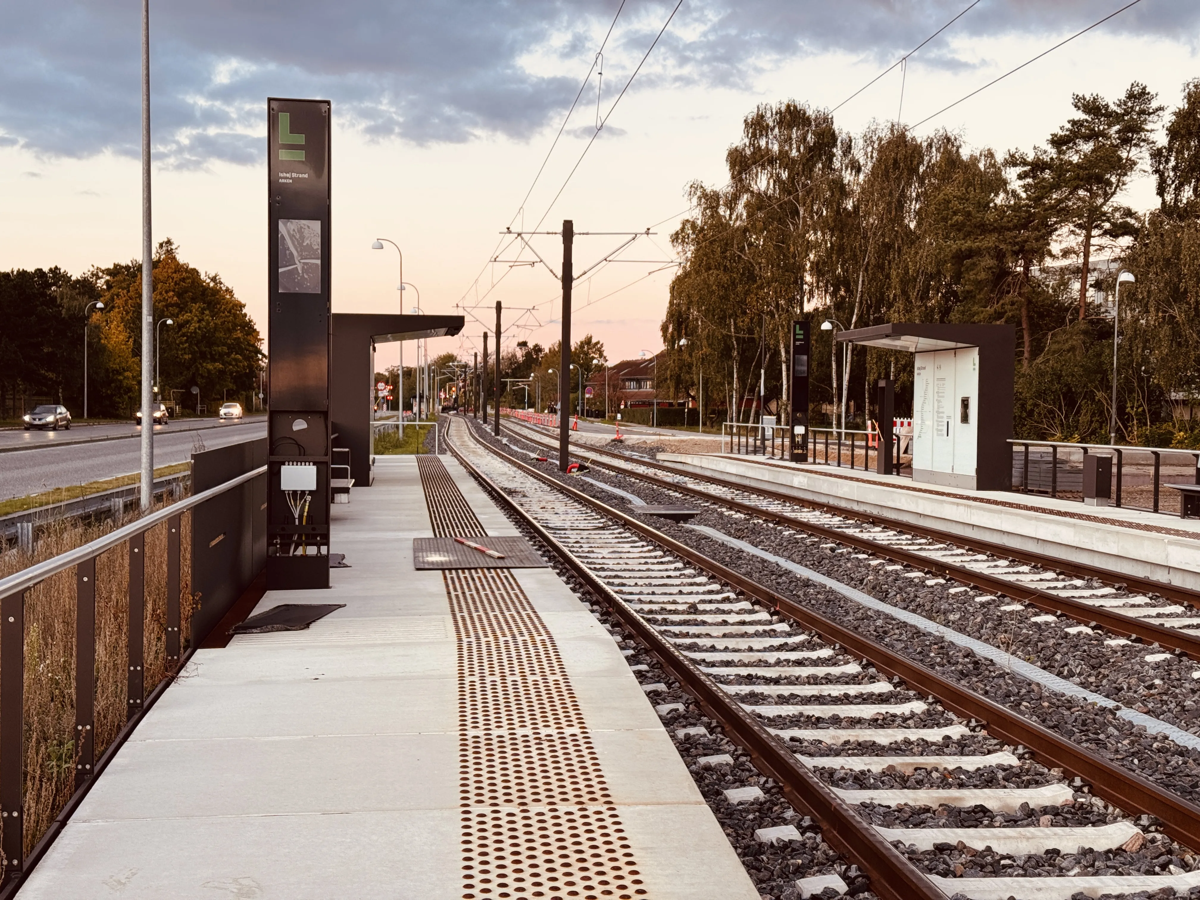 Billede af Ishøj Strand - ARKEN Letbanestation.