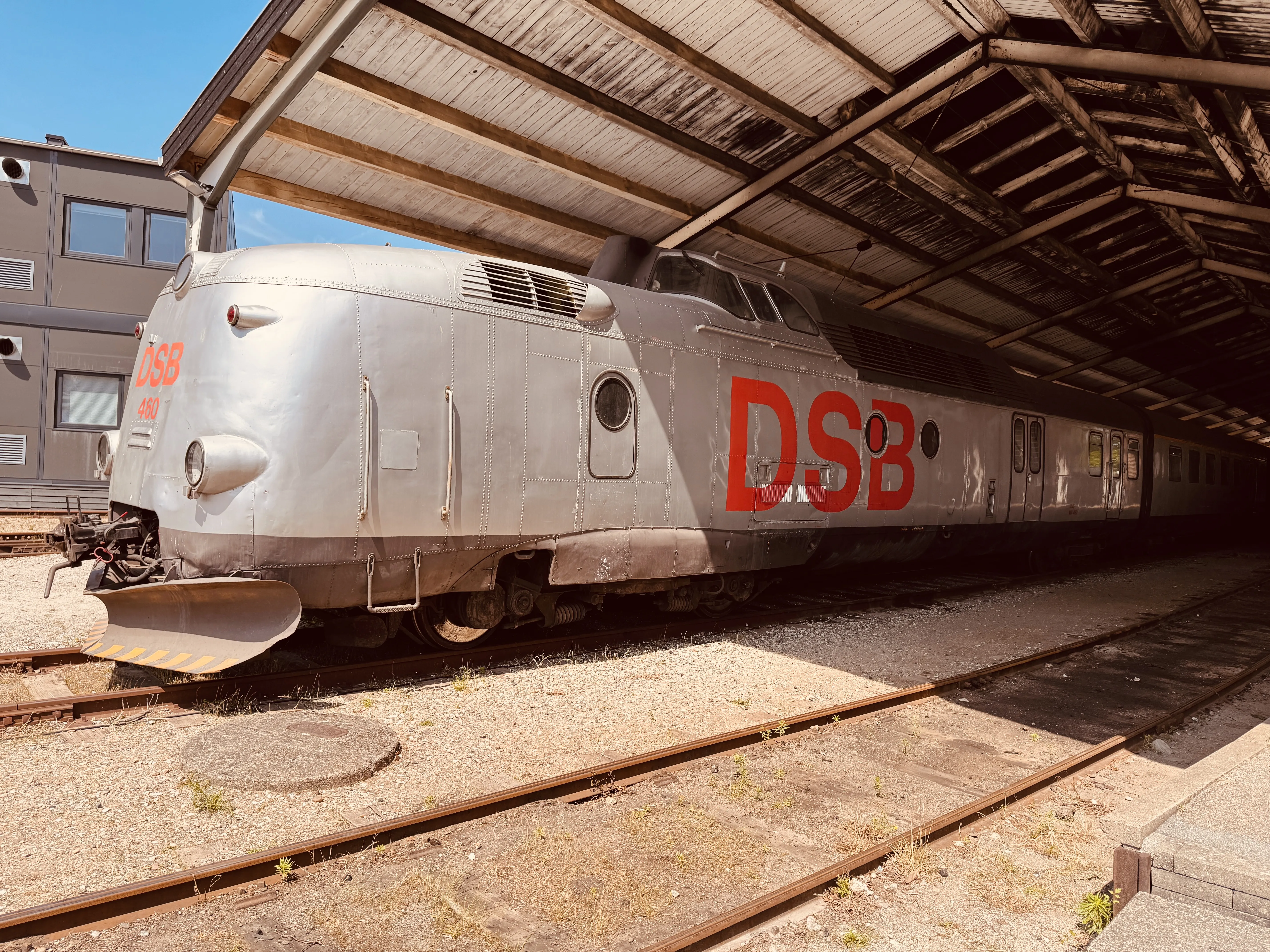 DSB MA 460 - lyntoget med kælenavnet "Sølvpilen" og "Staniolekspressen". DSB MA 460 - lyntoget med kælenavnet "Sølvpilen" og "Staniolekspressen".