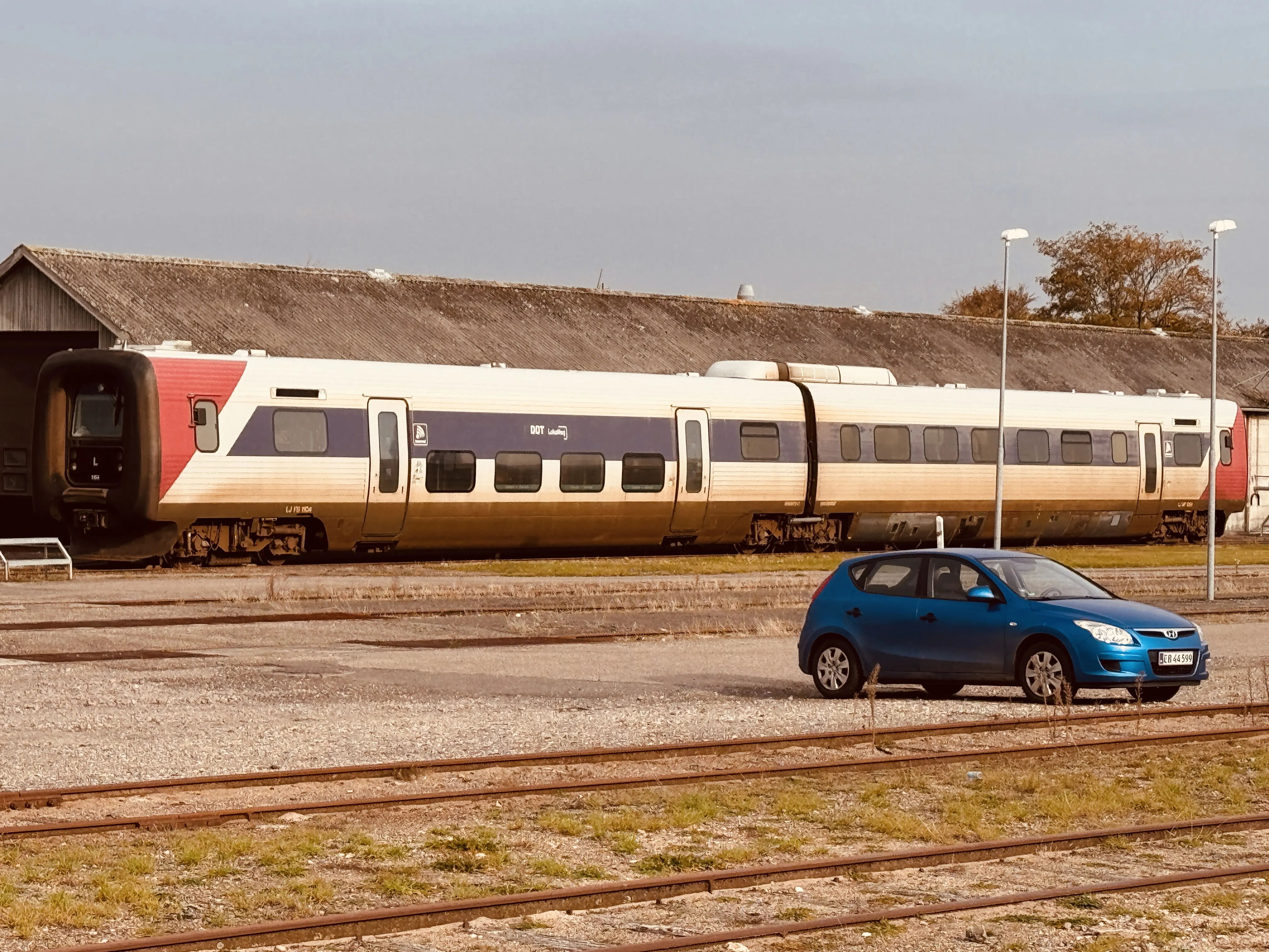 Billede af LT MF 1004, tidligere LJ MF 1004 fotograferet ud for Nakskov Station.
