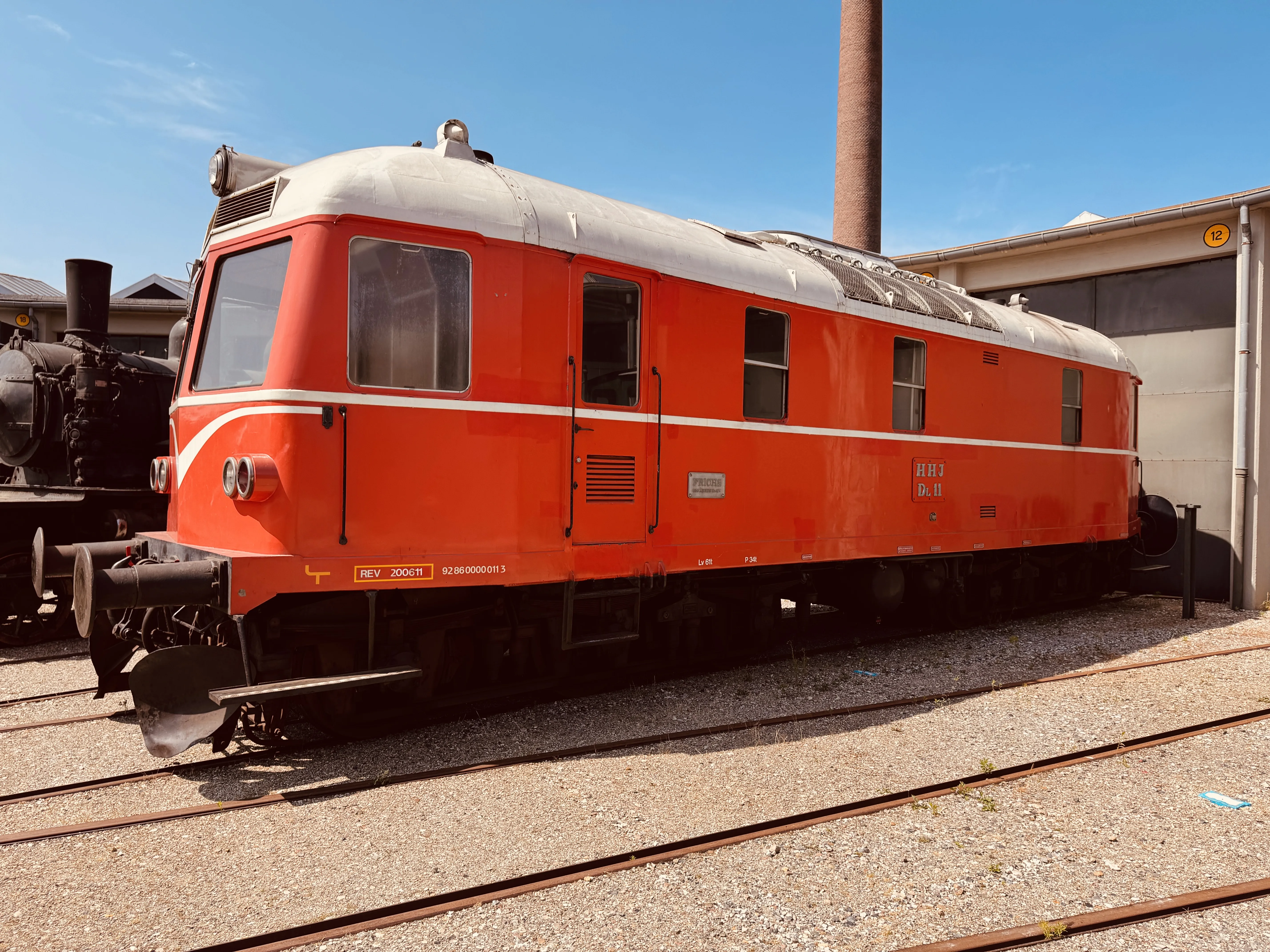 Billede af HHJ DL 11, tidligere HHJ M 3 fotograferet ud for Odense Banegård Center.
