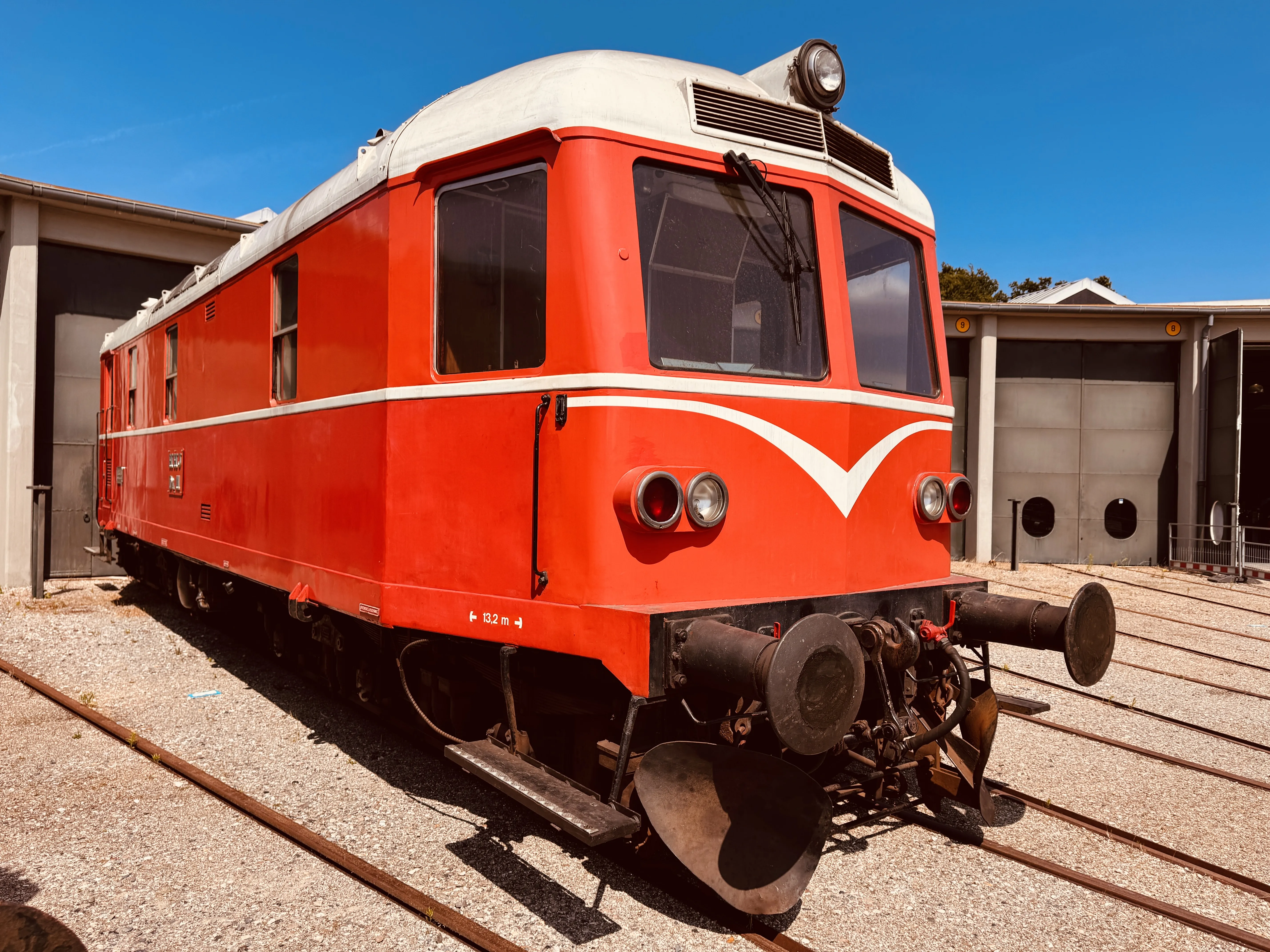 Billede af HHJ DL 11, tidligere HHJ M 3 fotograferet ud for Odense Banegård Center.