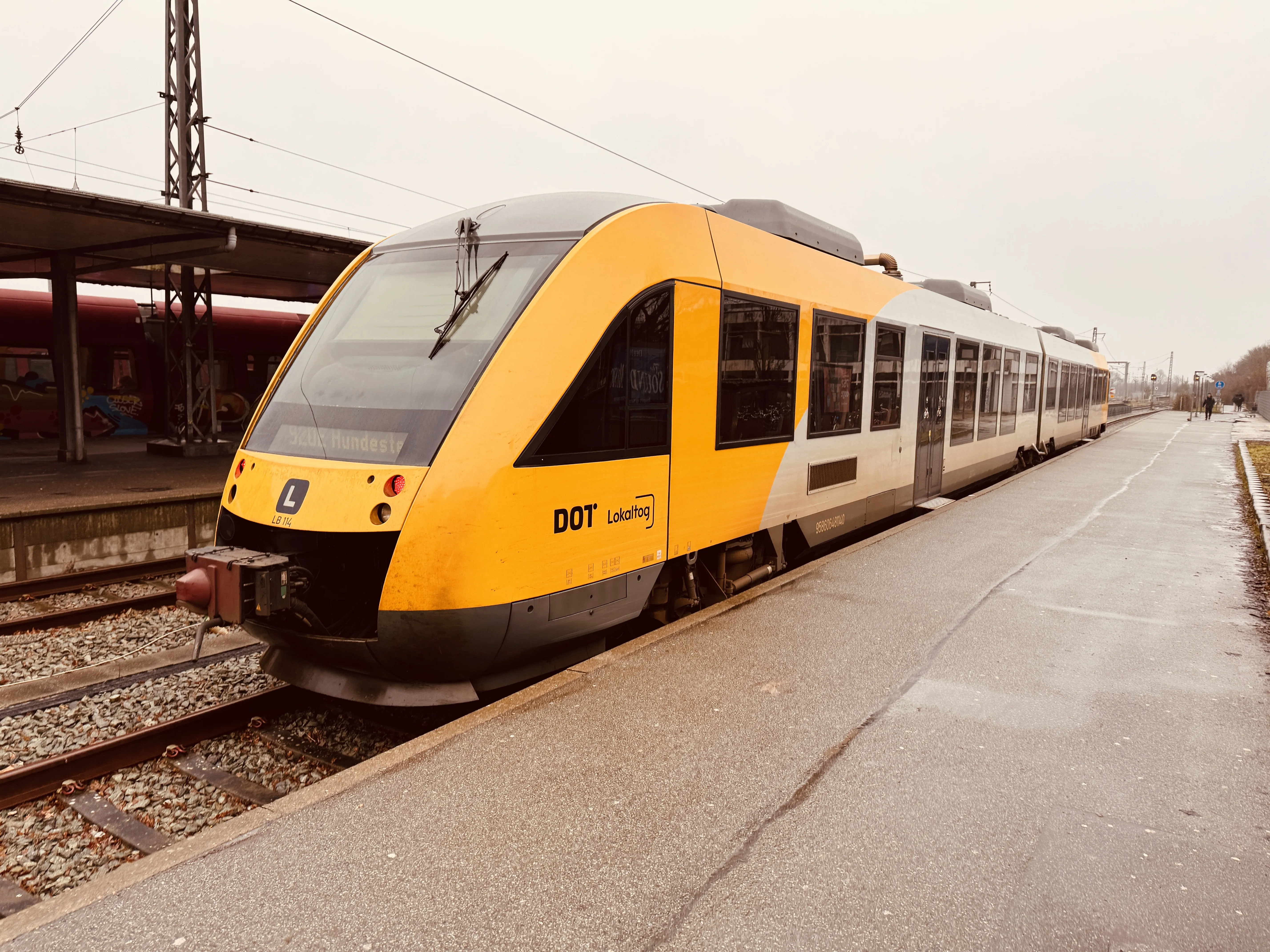 Billede af LT 114-214, tidligere LB 114-214 fotograferet ud for Hillerød Station. Billede af LT 114-214, tidligere LB 114-214 fotograferet ud for Hillerød Station.