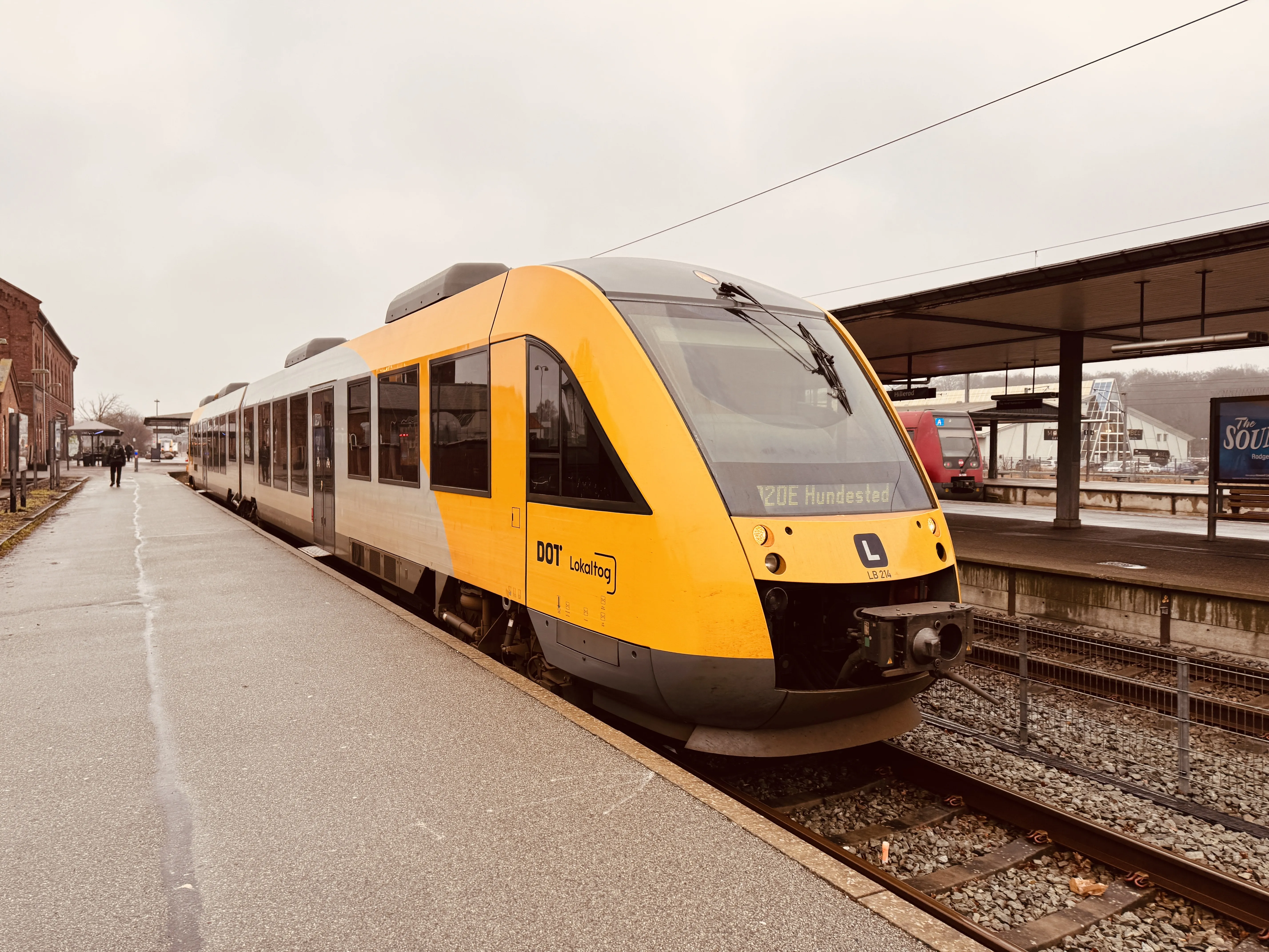 Billede af LT 114-214, tidligere LB 114-214 fotograferet ud for Hillerød Station. Billede af LT 114-214, tidligere LB 114-214 fotograferet ud for Hillerød Station.