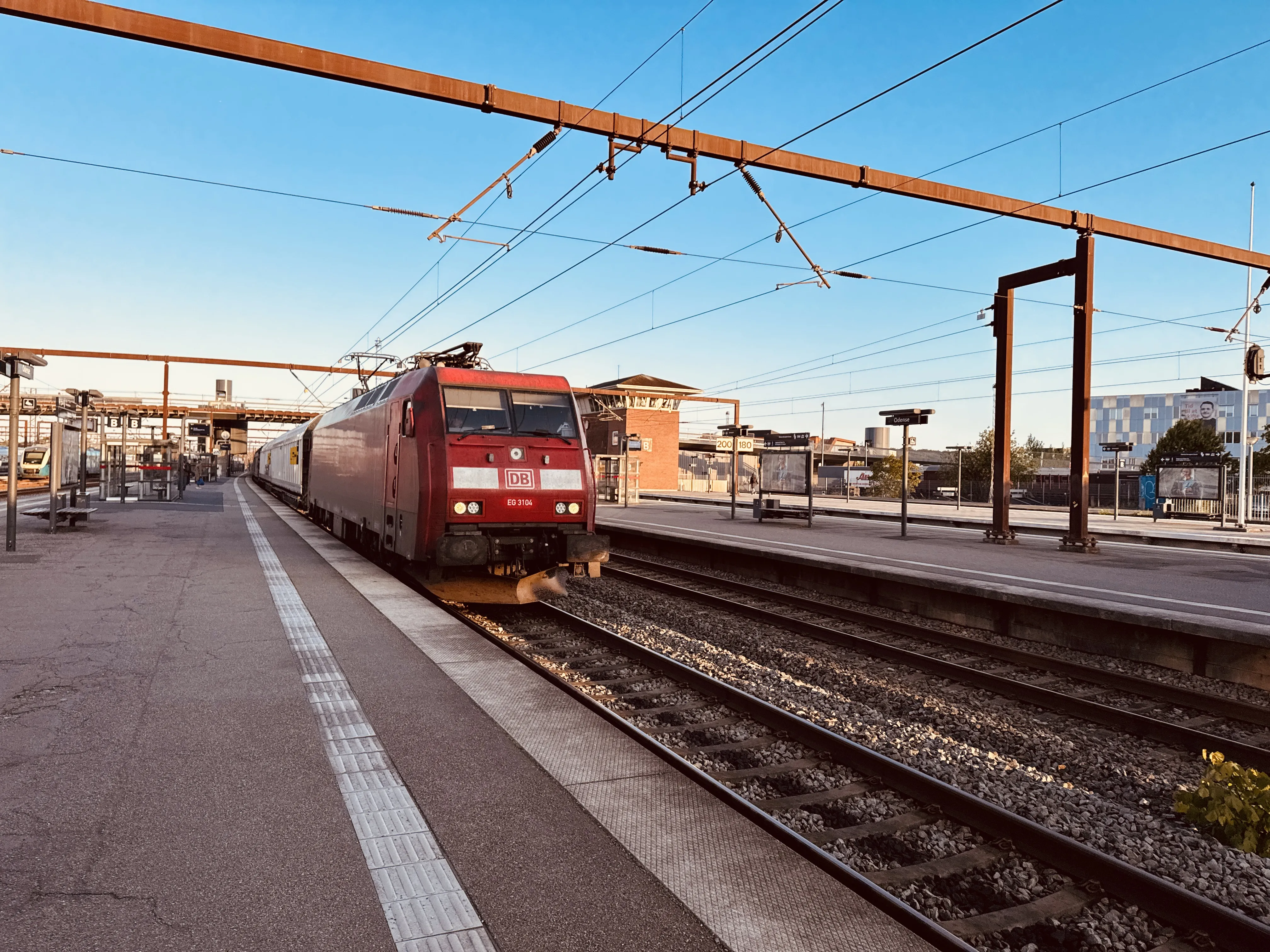 Billede af DBCSC EG 3104, tidligere DSB EG 3104 fotograferet ud for Odense Banegård Center.