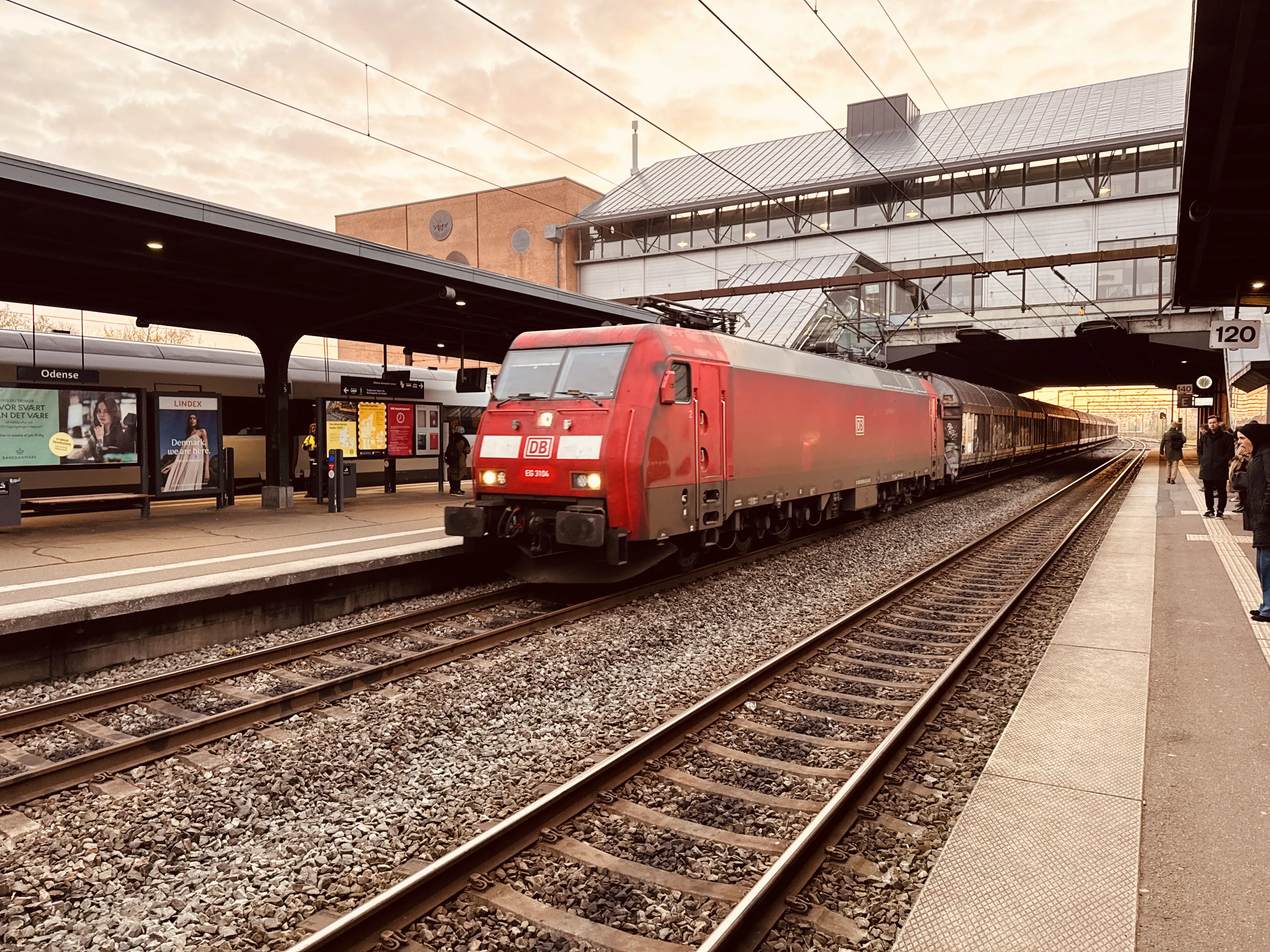 Billede af DBCSC EG 3104, tidligere DSB EG 3104 fotograferet ud for Odense Banegård Center.