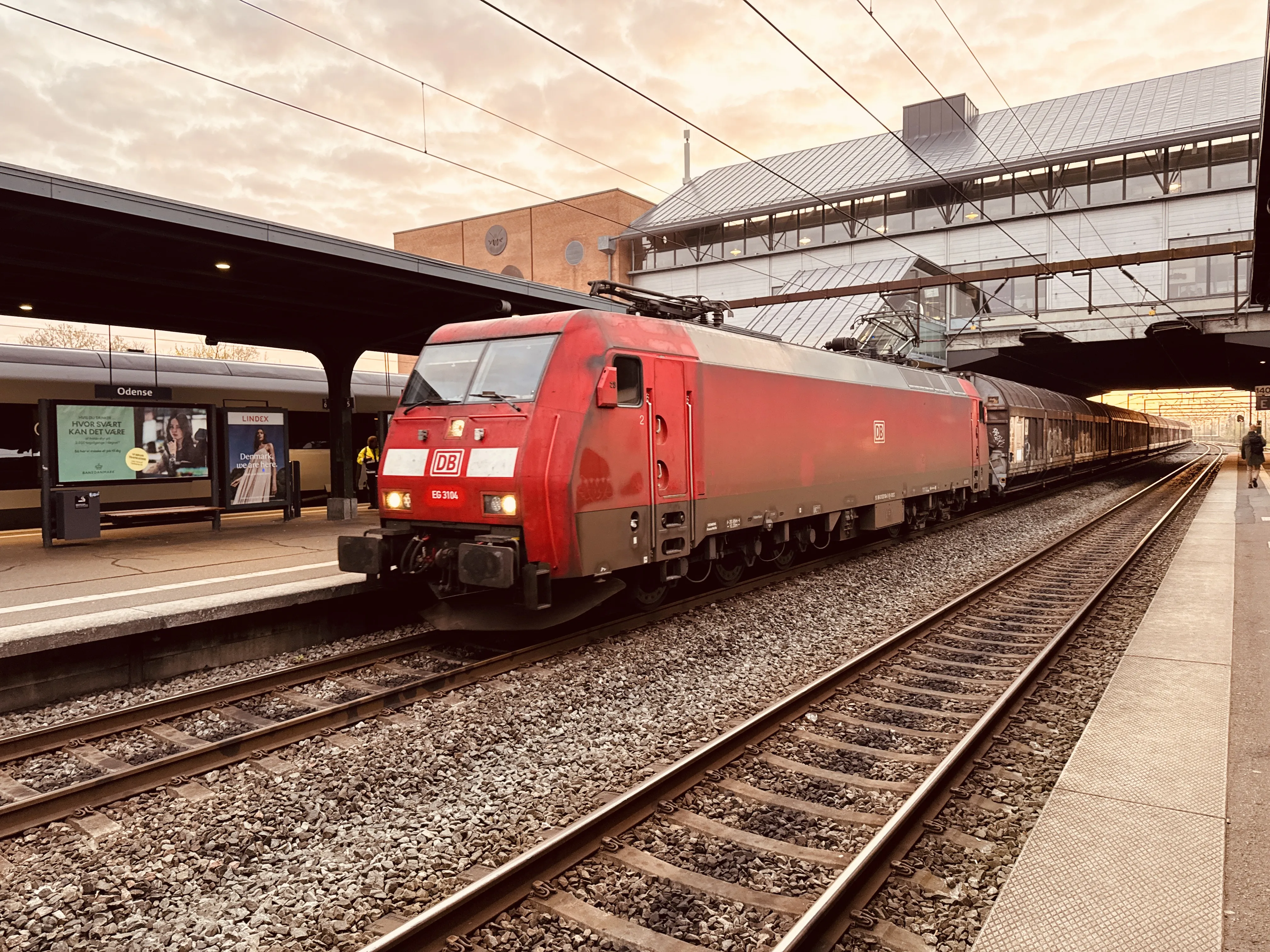 Billede af DBCSC EG 3104, tidligere DSB EG 3104 fotograferet ud for Odense Banegård Center.